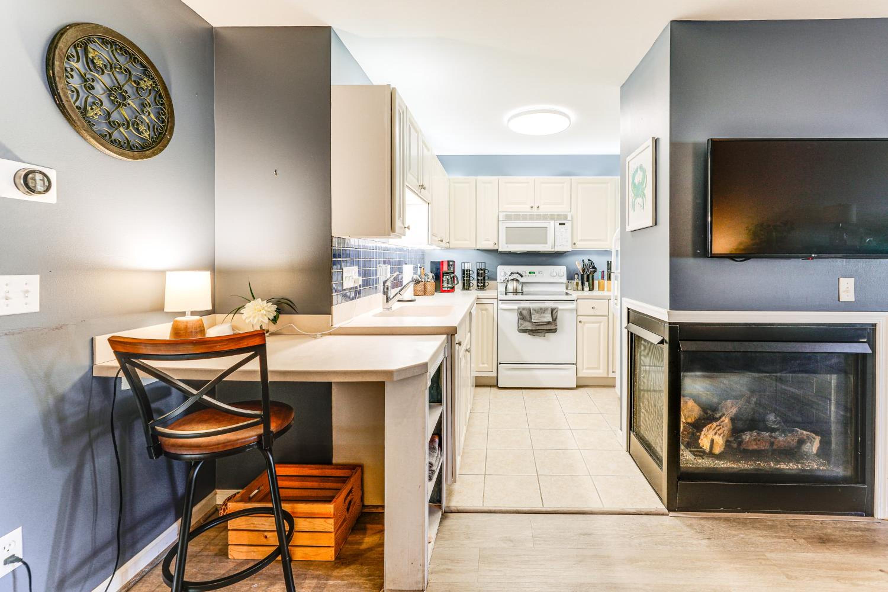 2 Mi to Bethany Beach Boardwalk! Townhome with Pool