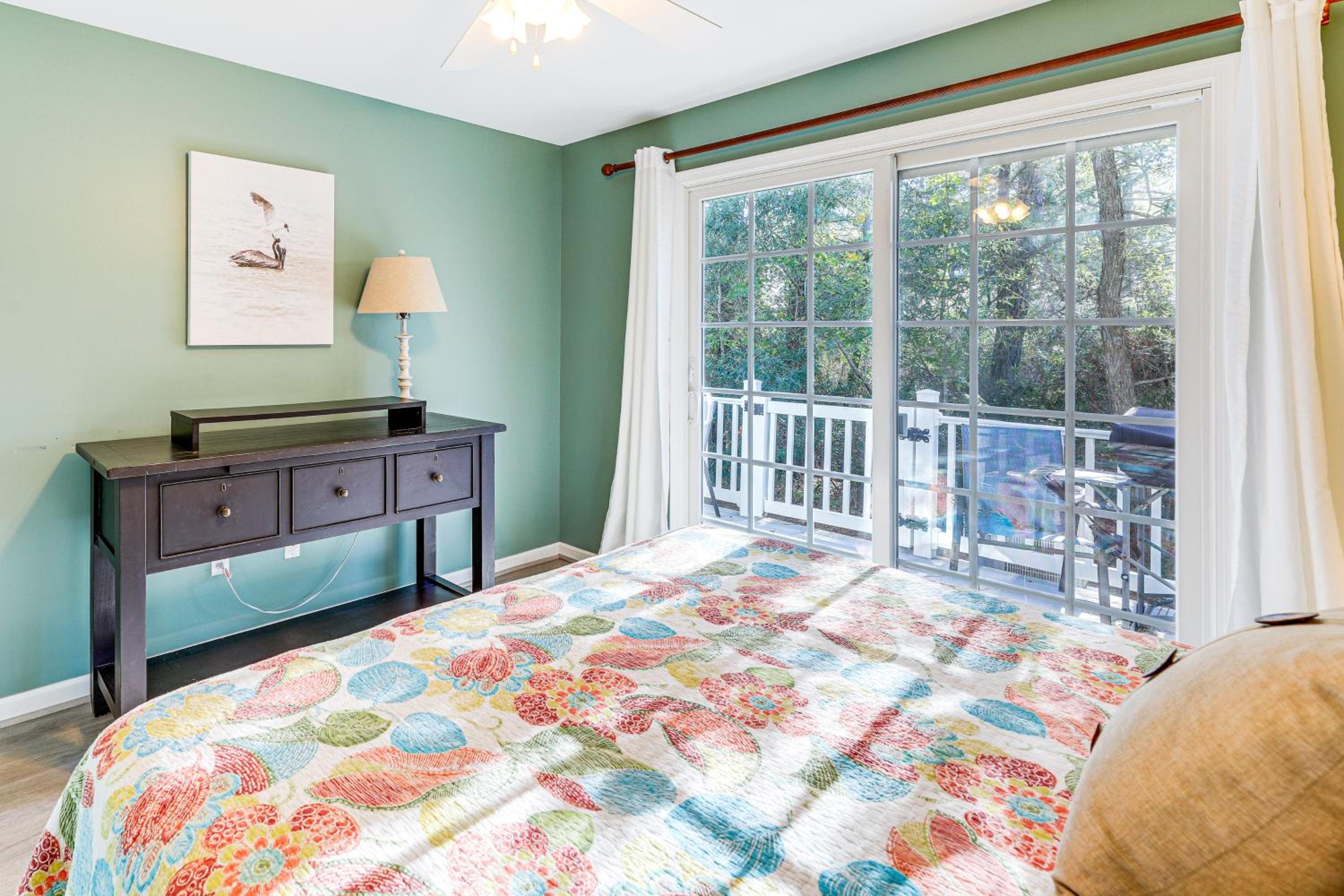 2 Mi to Bethany Beach Boardwalk! Townhome with Pool