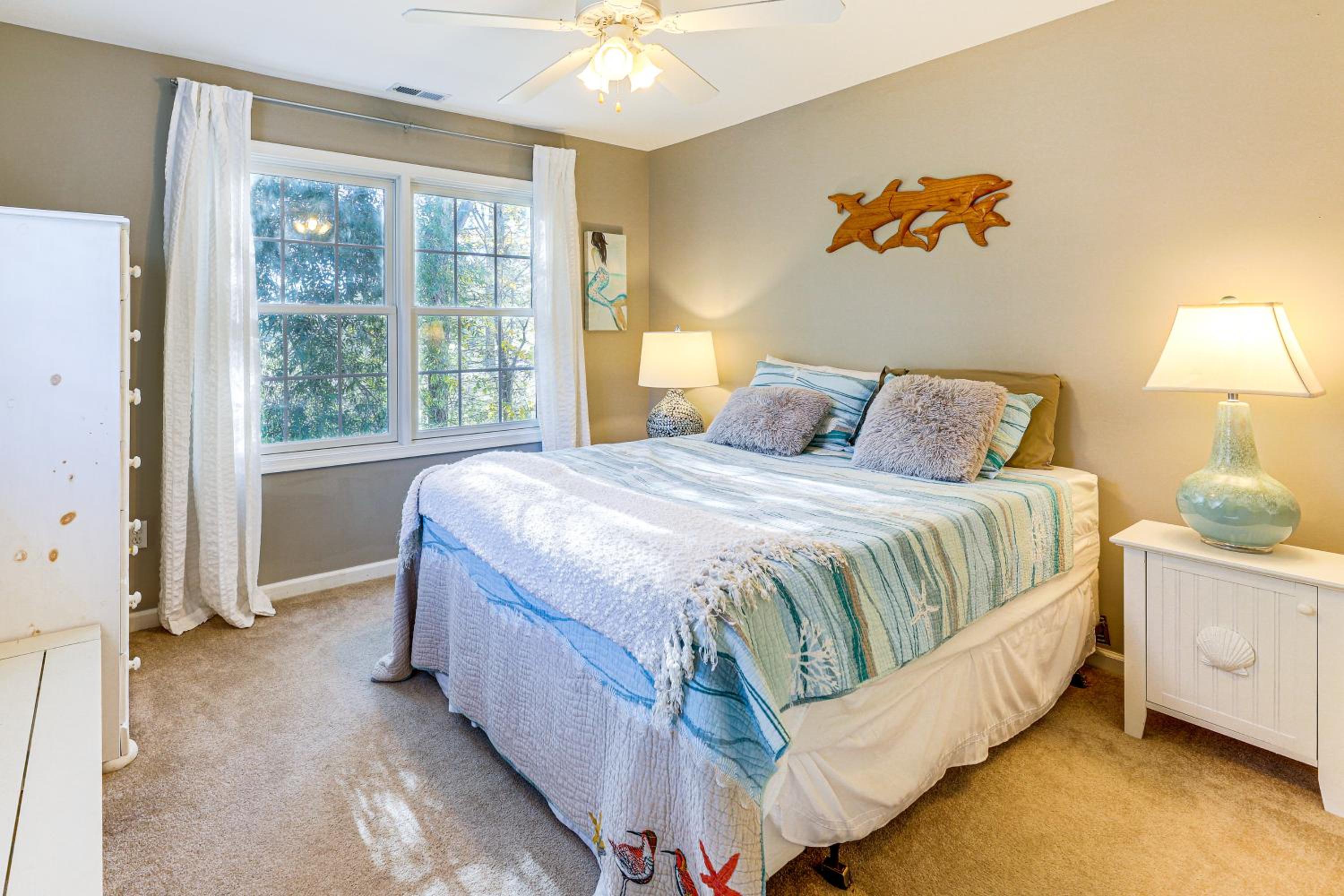 2 Mi to Bethany Beach Boardwalk! Townhome with Pool