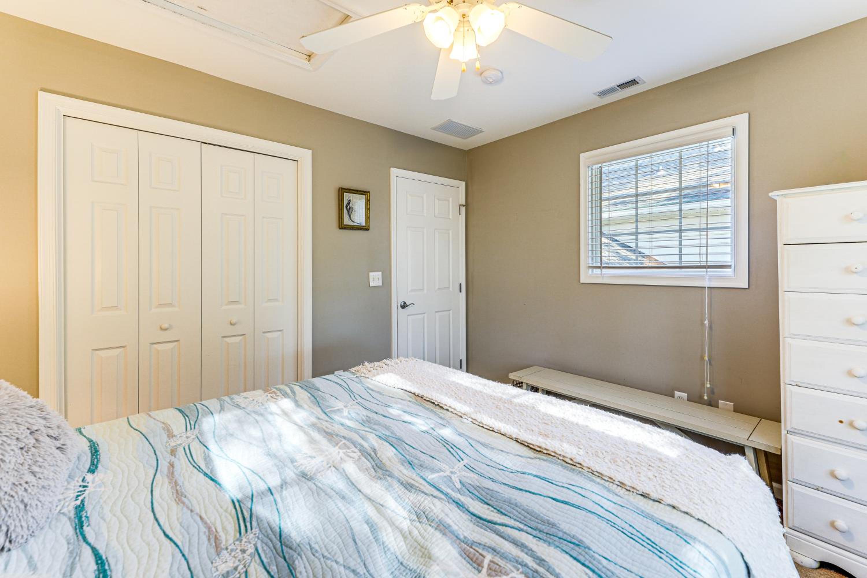 2 Mi to Bethany Beach Boardwalk! Townhome with Pool
