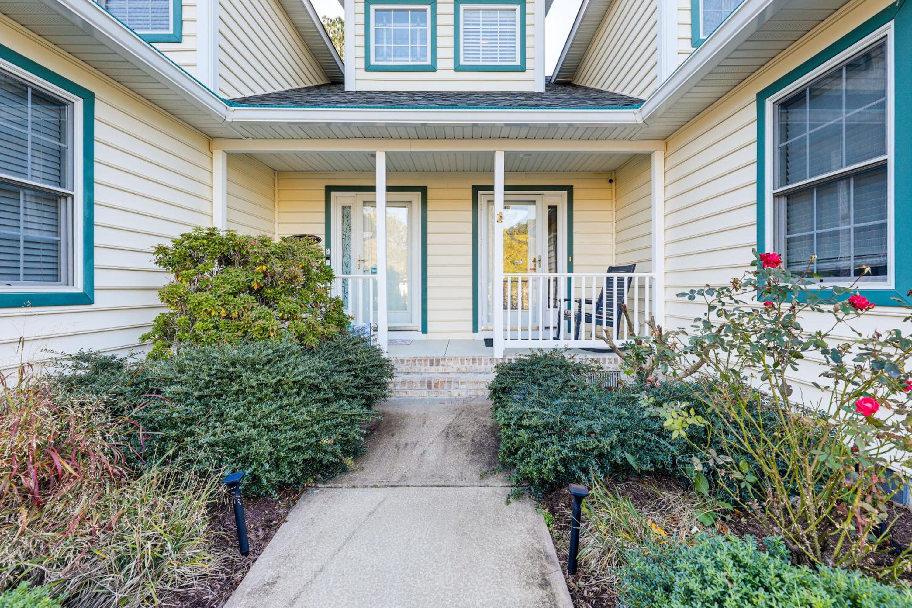2 Mi to Bethany Beach Boardwalk! Townhome with Pool