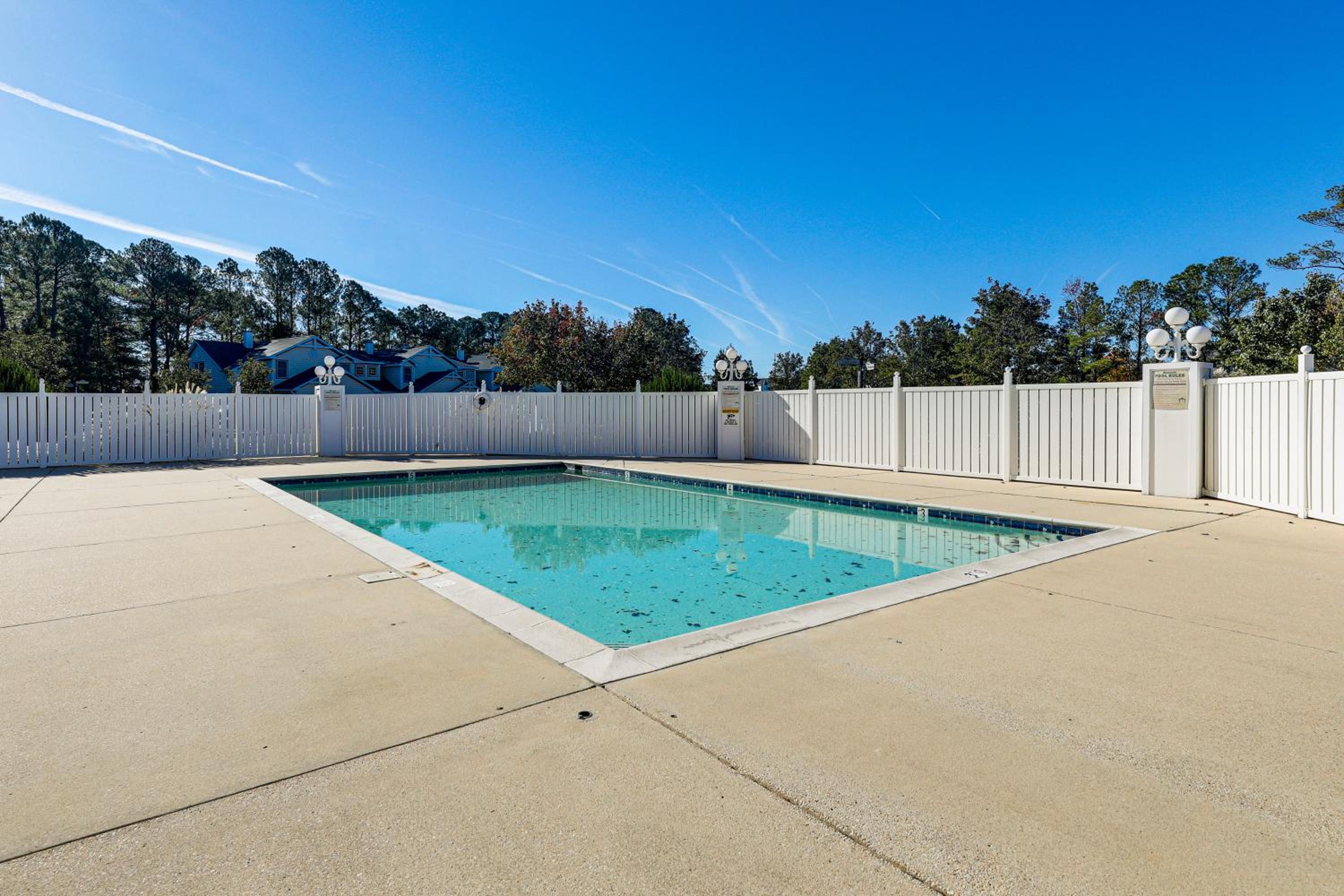 2 Mi to Bethany Beach Boardwalk! Townhome with Pool