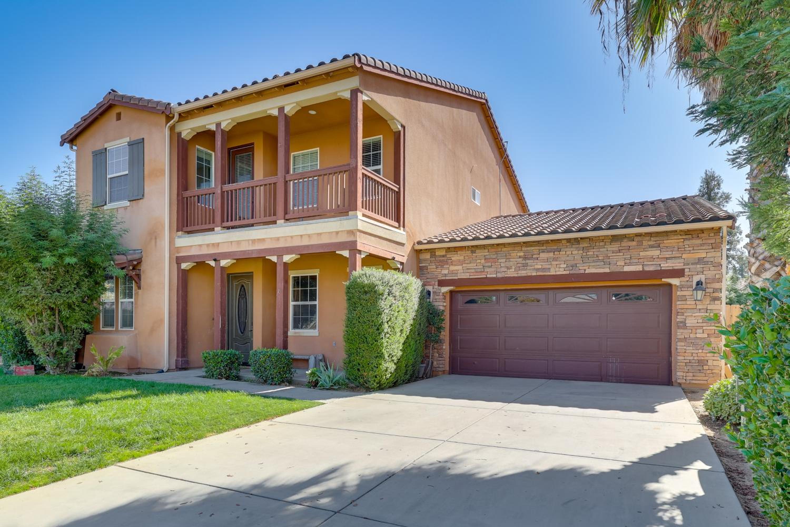 Outdoor Oasis with Fire Pit Pet-Friendly Fresno Gem