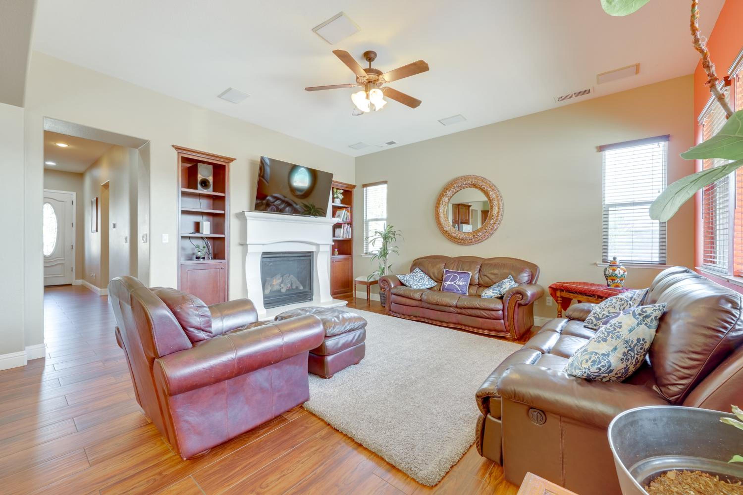 Outdoor Oasis with Fire Pit Pet-Friendly Fresno Gem