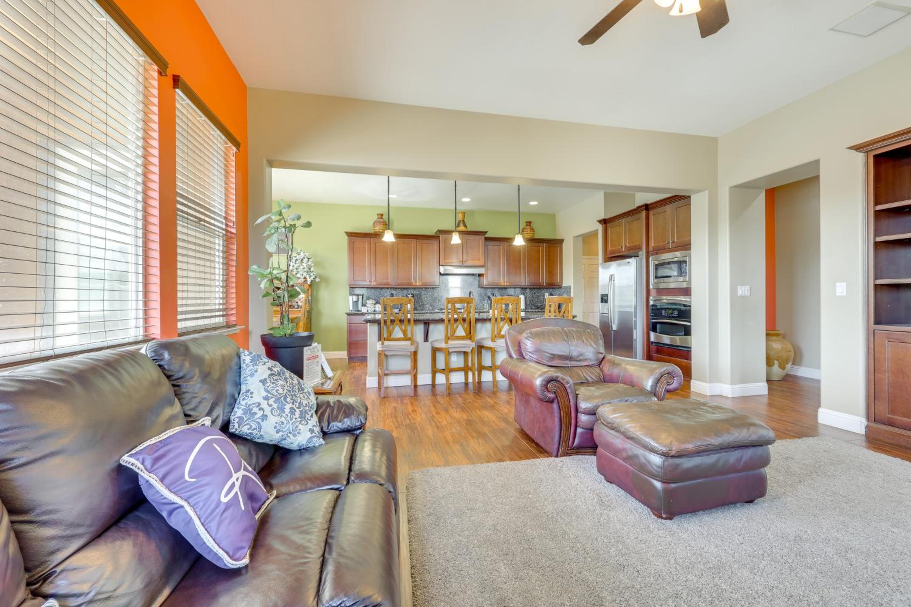 Outdoor Oasis with Fire Pit Pet-Friendly Fresno Gem