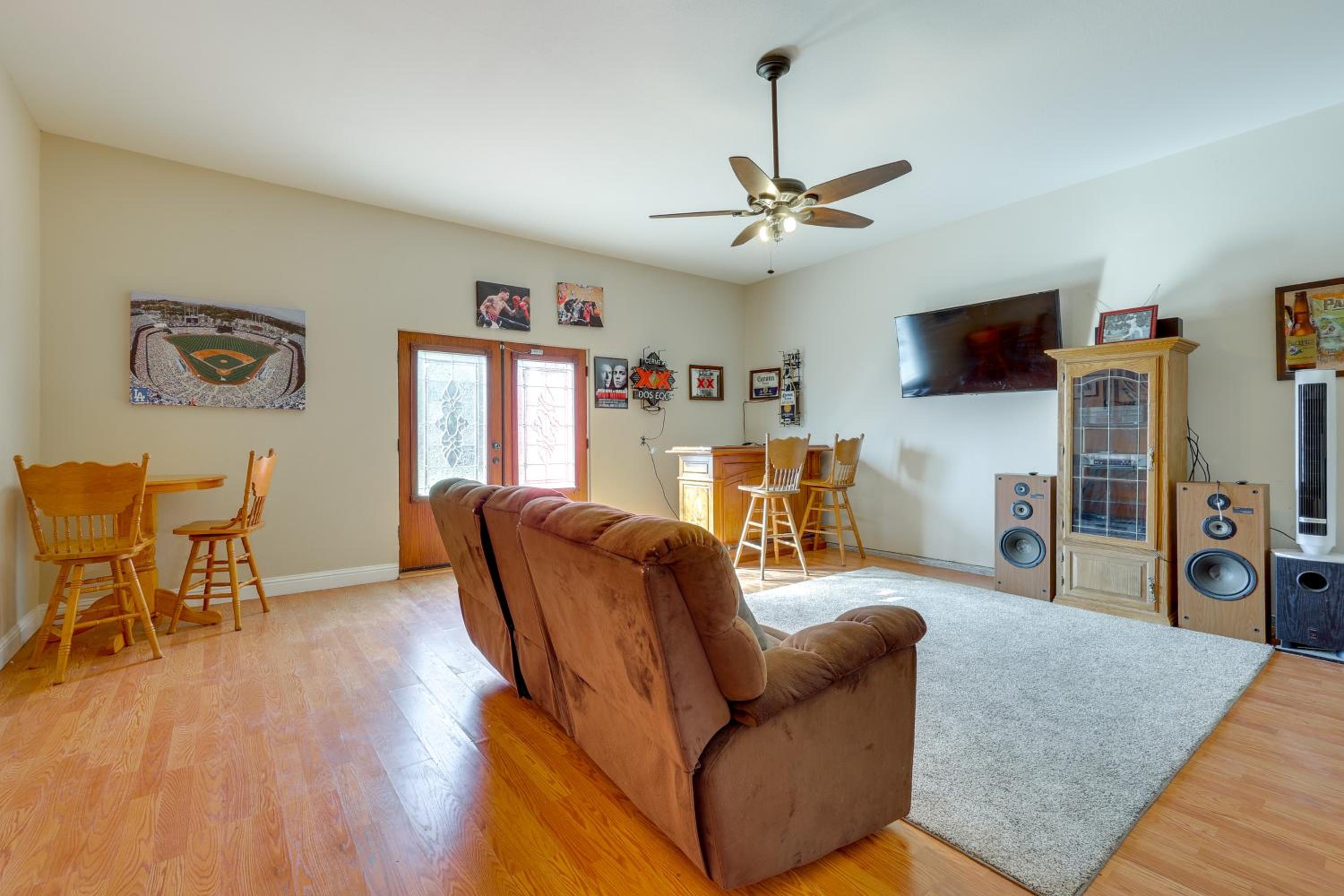 Outdoor Oasis with Fire Pit Pet-Friendly Fresno Gem