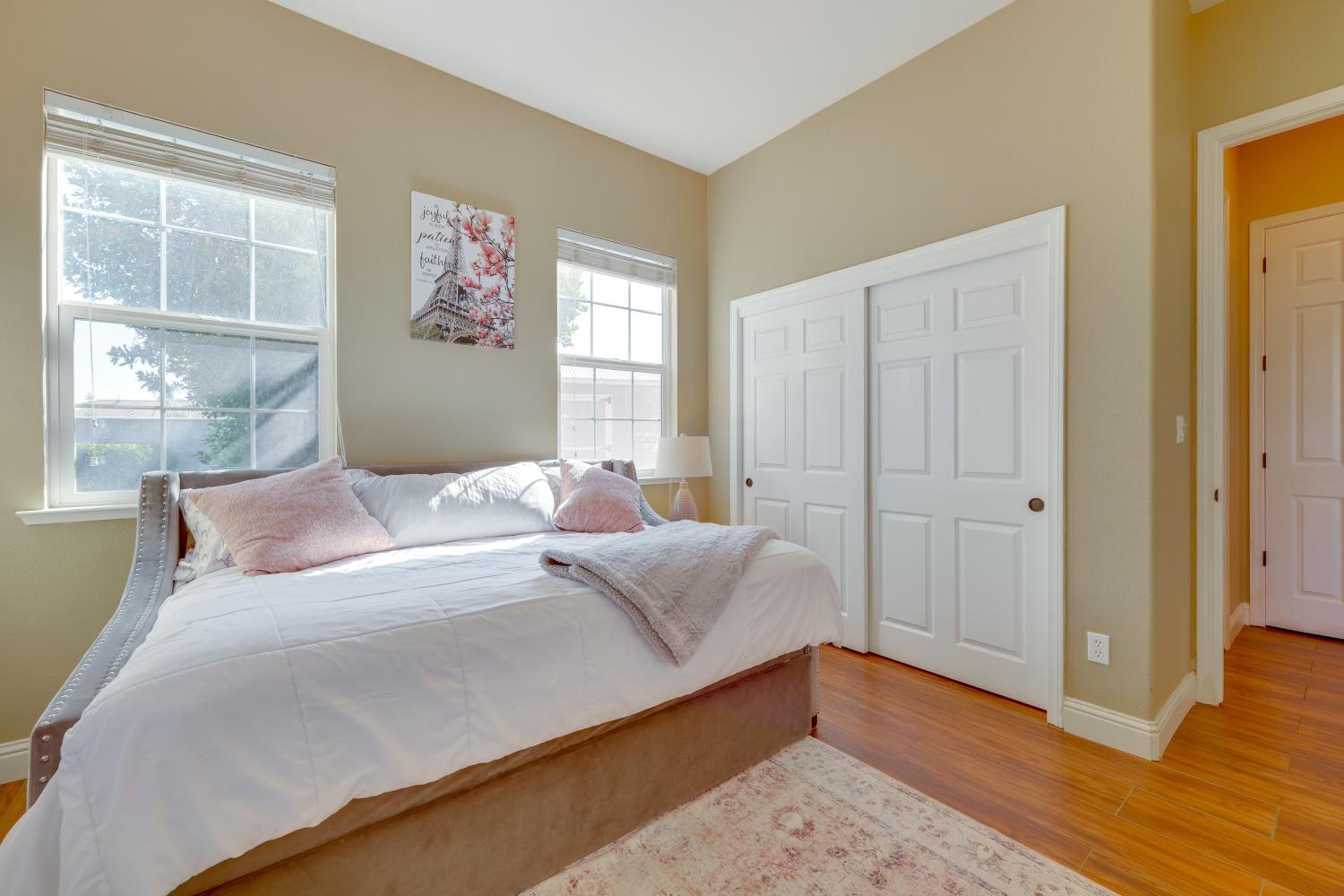 Outdoor Oasis with Fire Pit Pet-Friendly Fresno Gem