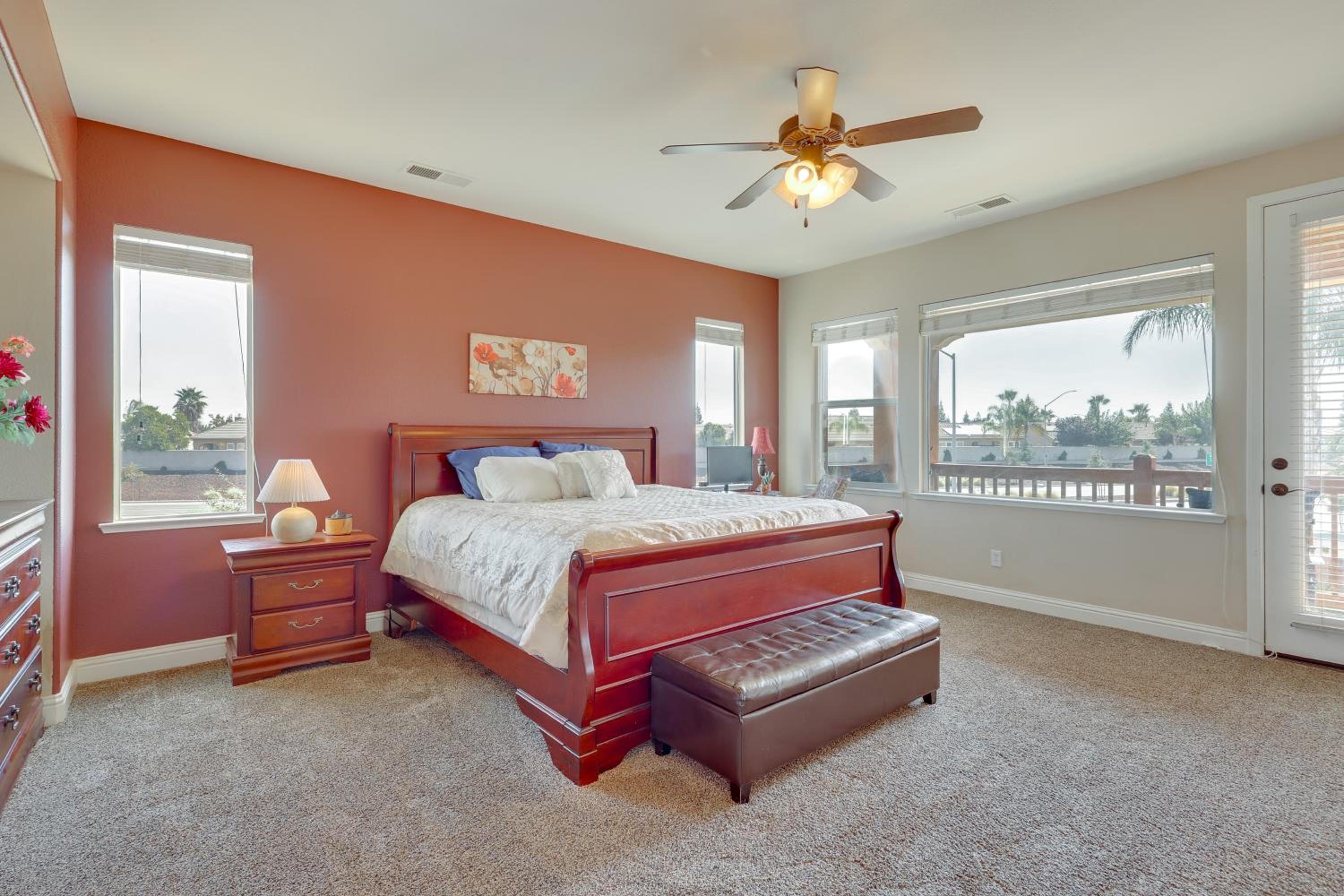 Outdoor Oasis with Fire Pit Pet-Friendly Fresno Gem