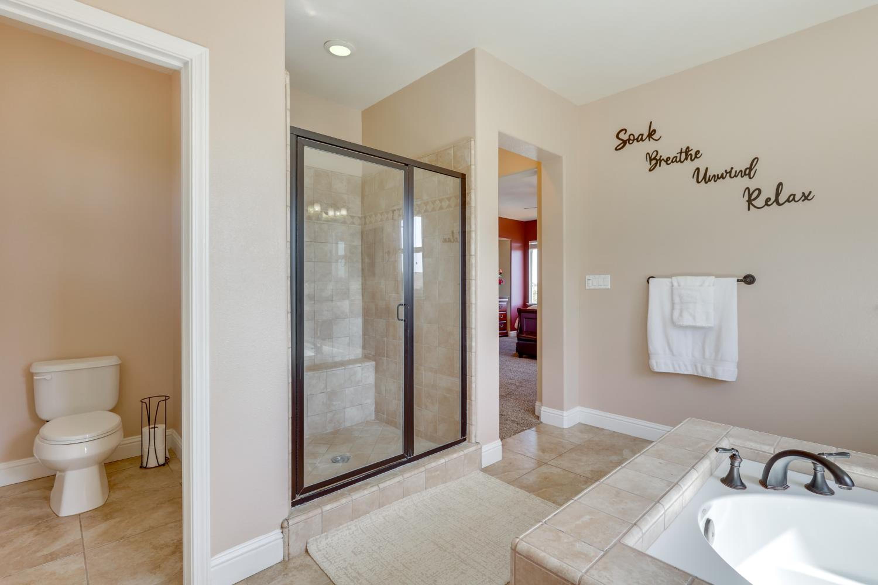 Outdoor Oasis with Fire Pit Pet-Friendly Fresno Gem
