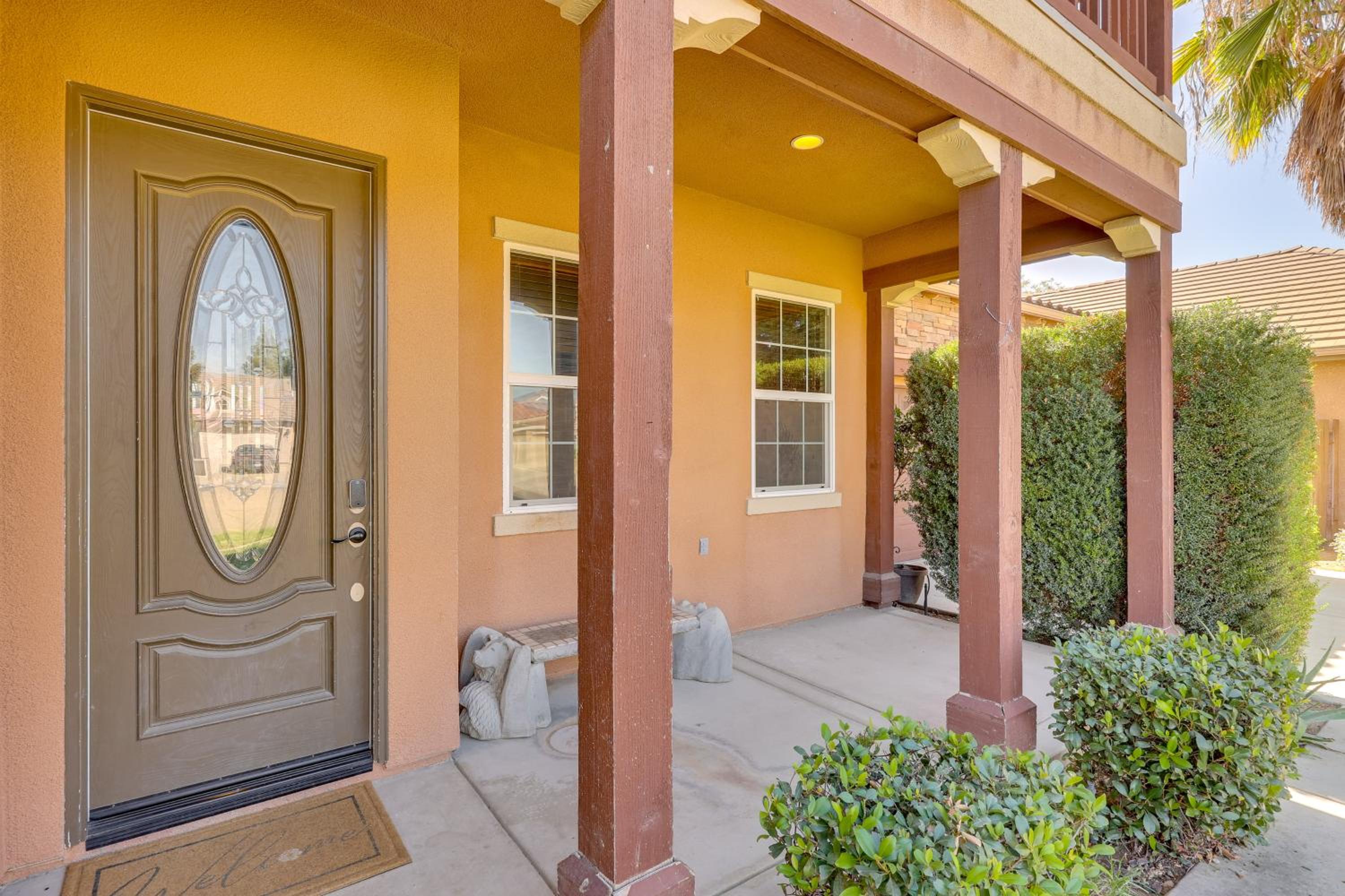 Outdoor Oasis with Fire Pit Pet-Friendly Fresno Gem