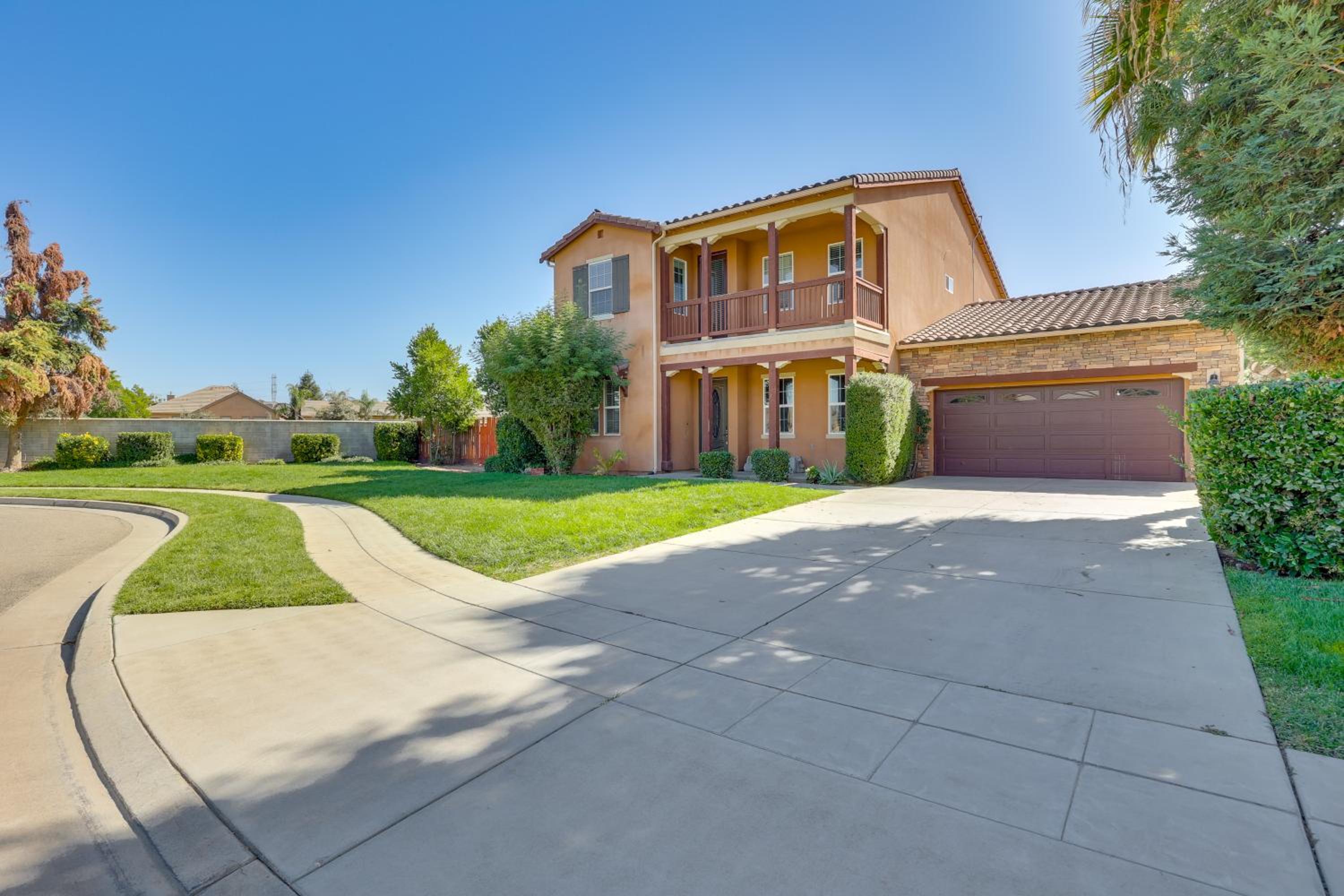 Outdoor Oasis with Fire Pit Pet-Friendly Fresno Gem