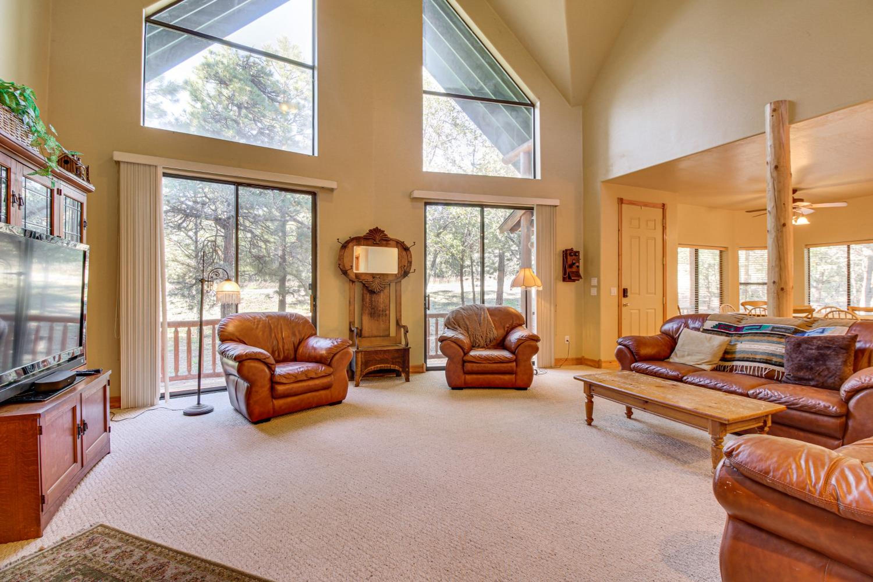 Great for Gatherings! Family Cabin in Lakeside