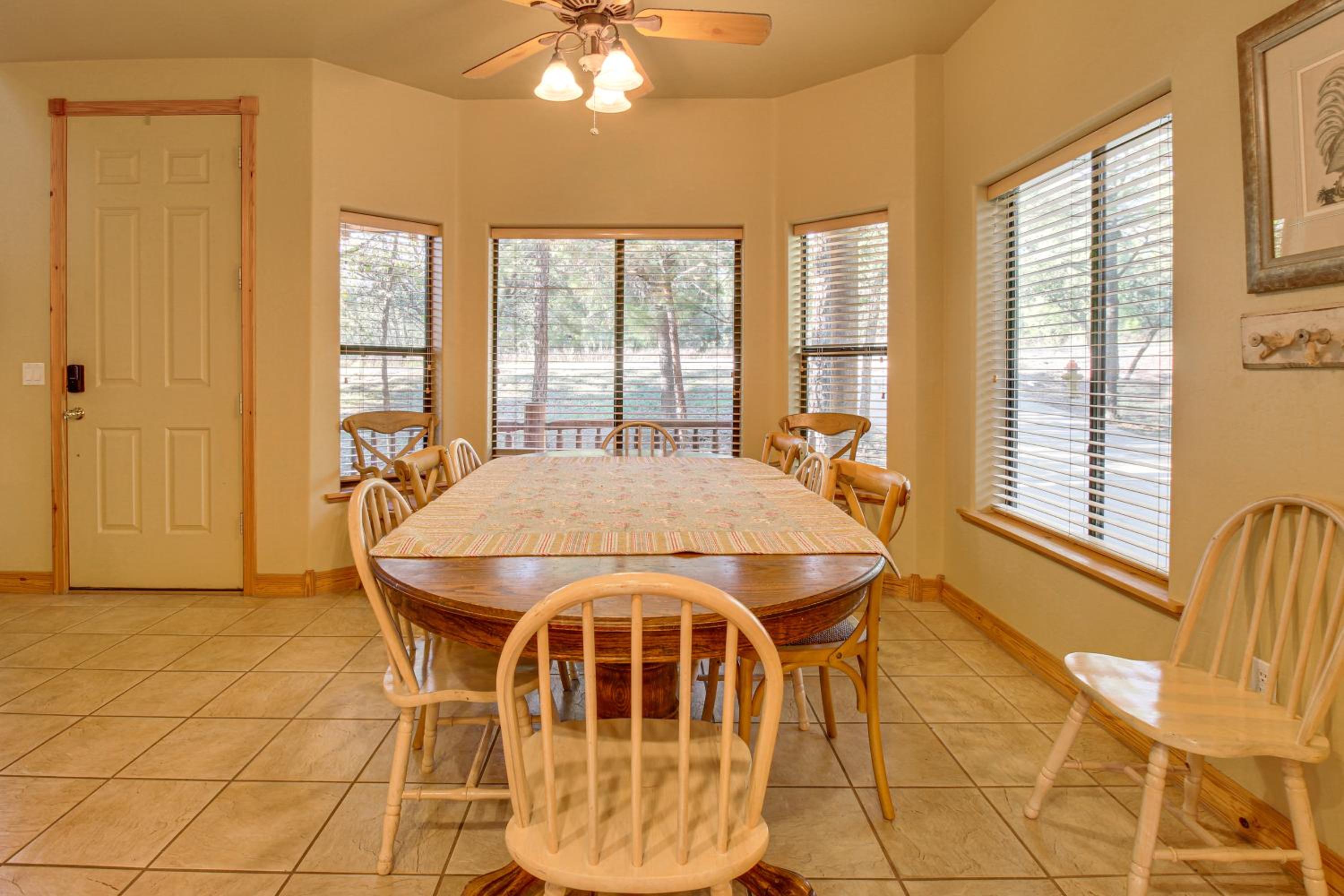 Great for Gatherings! Family Cabin in Lakeside