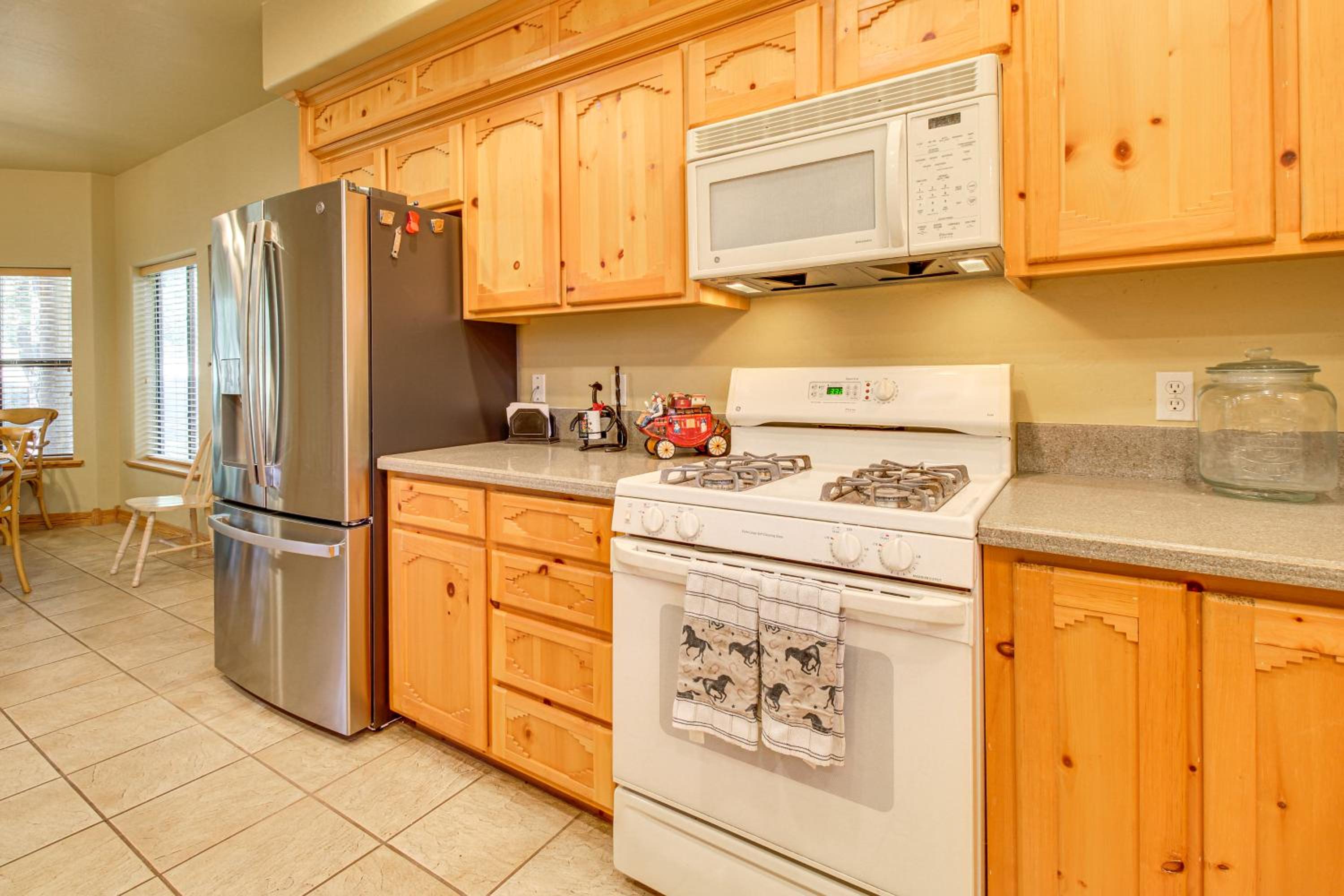 Great for Gatherings! Family Cabin in Lakeside