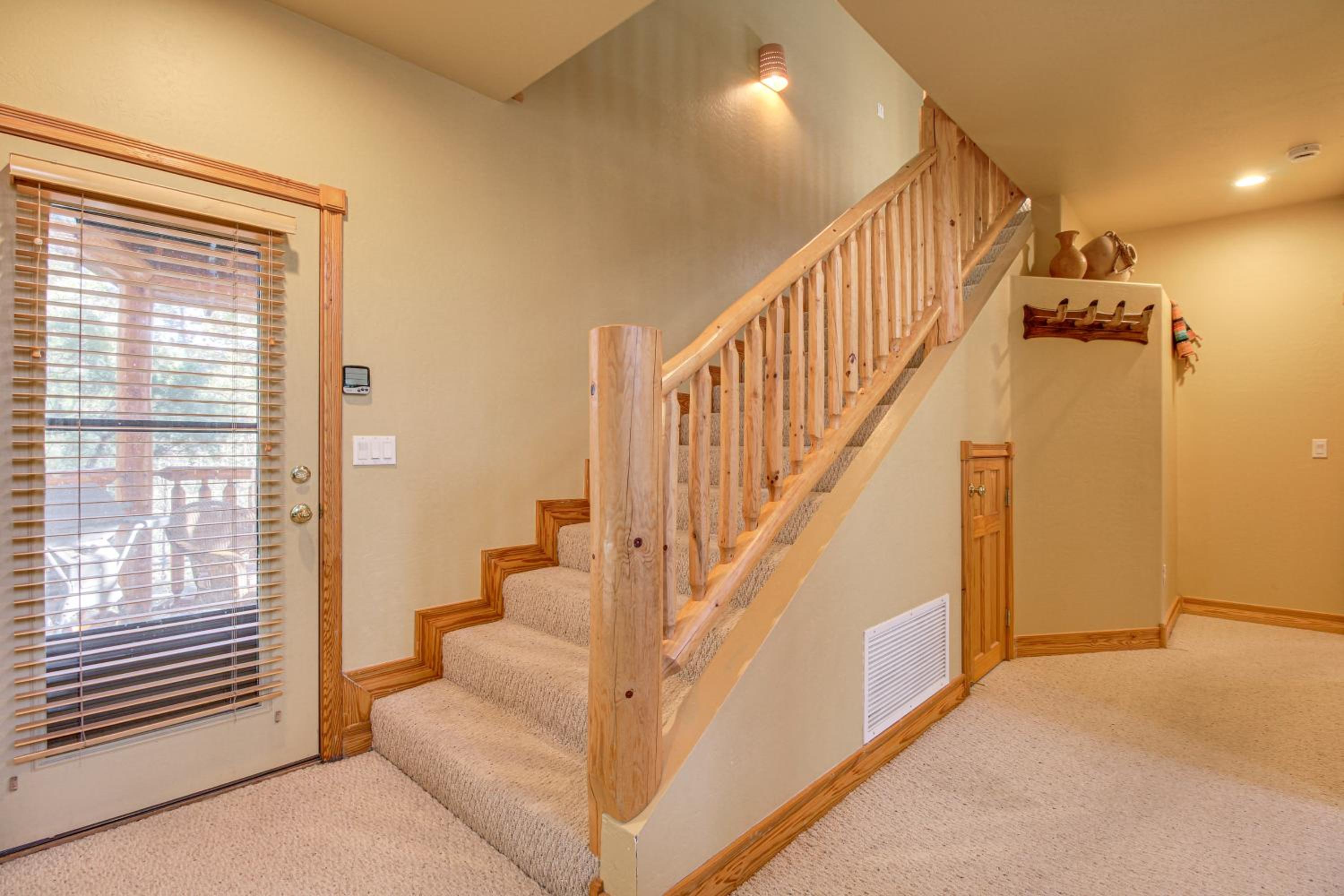 Great for Gatherings! Family Cabin in Lakeside