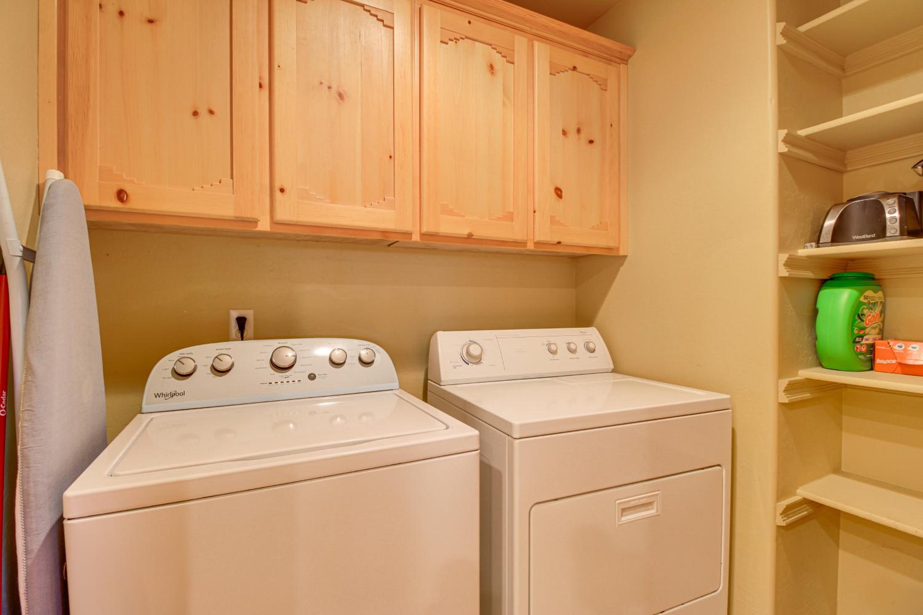 Great for Gatherings! Family Cabin in Lakeside