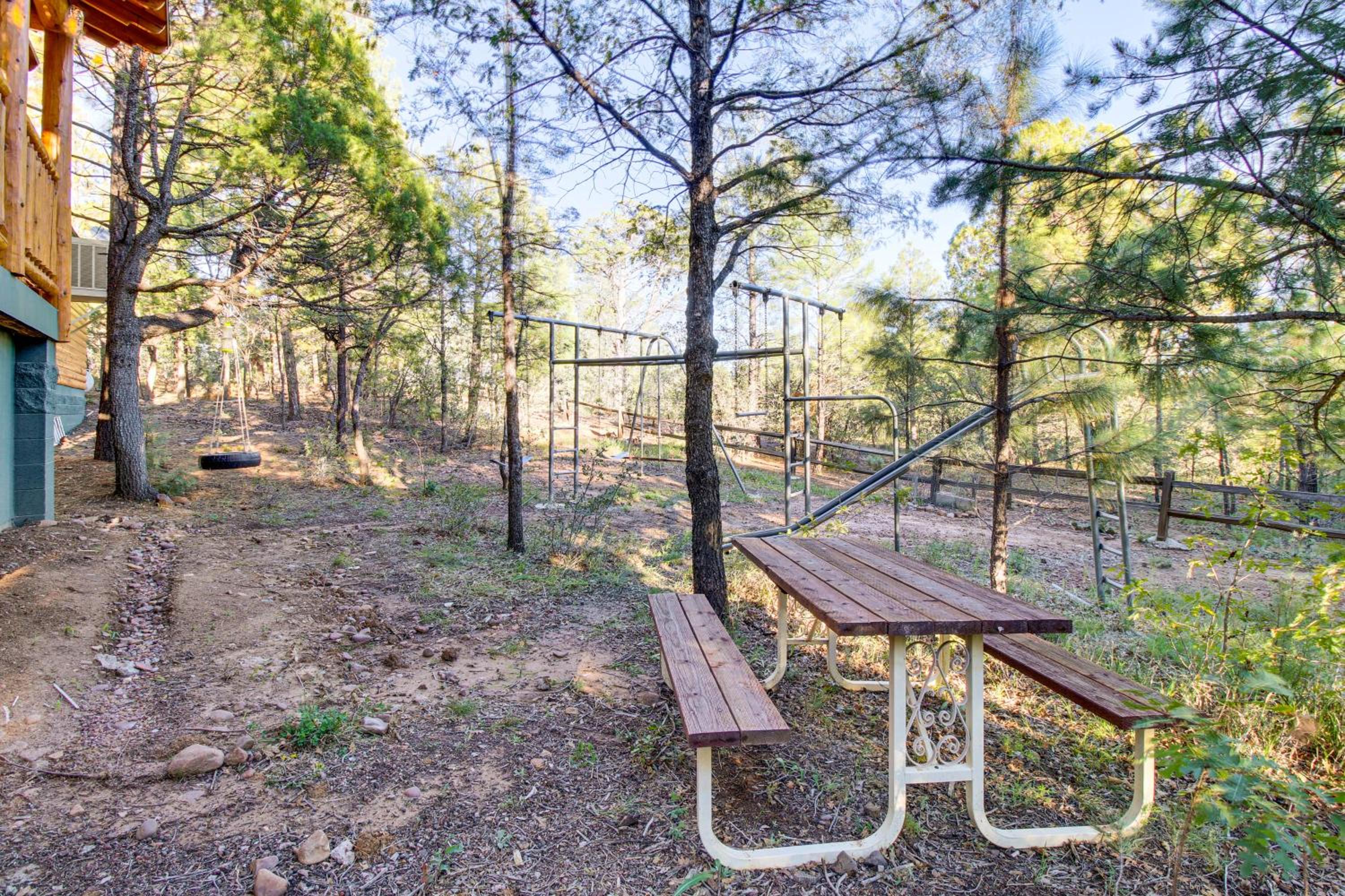 Great for Gatherings! Family Cabin in Lakeside
