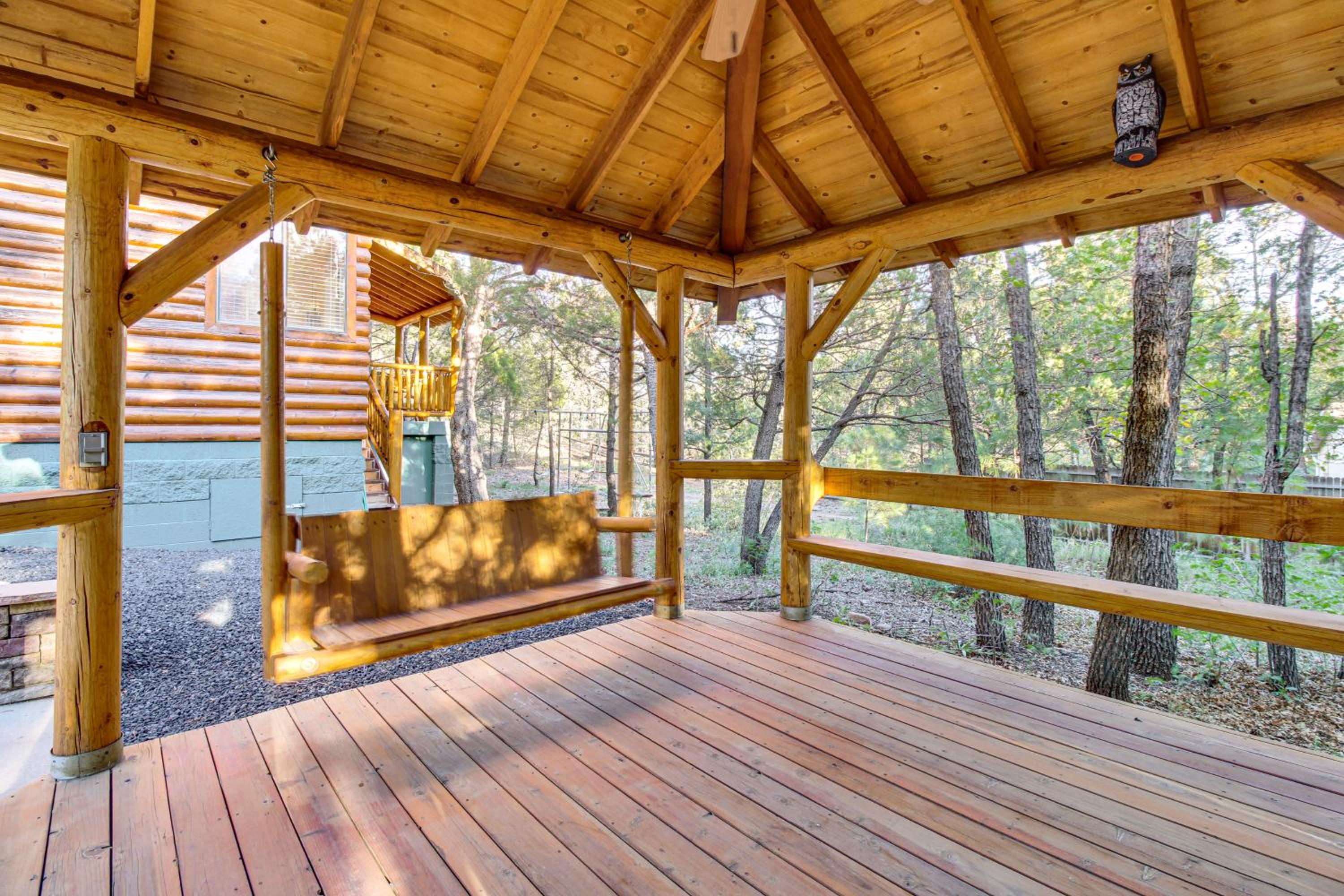 Great for Gatherings! Family Cabin in Lakeside