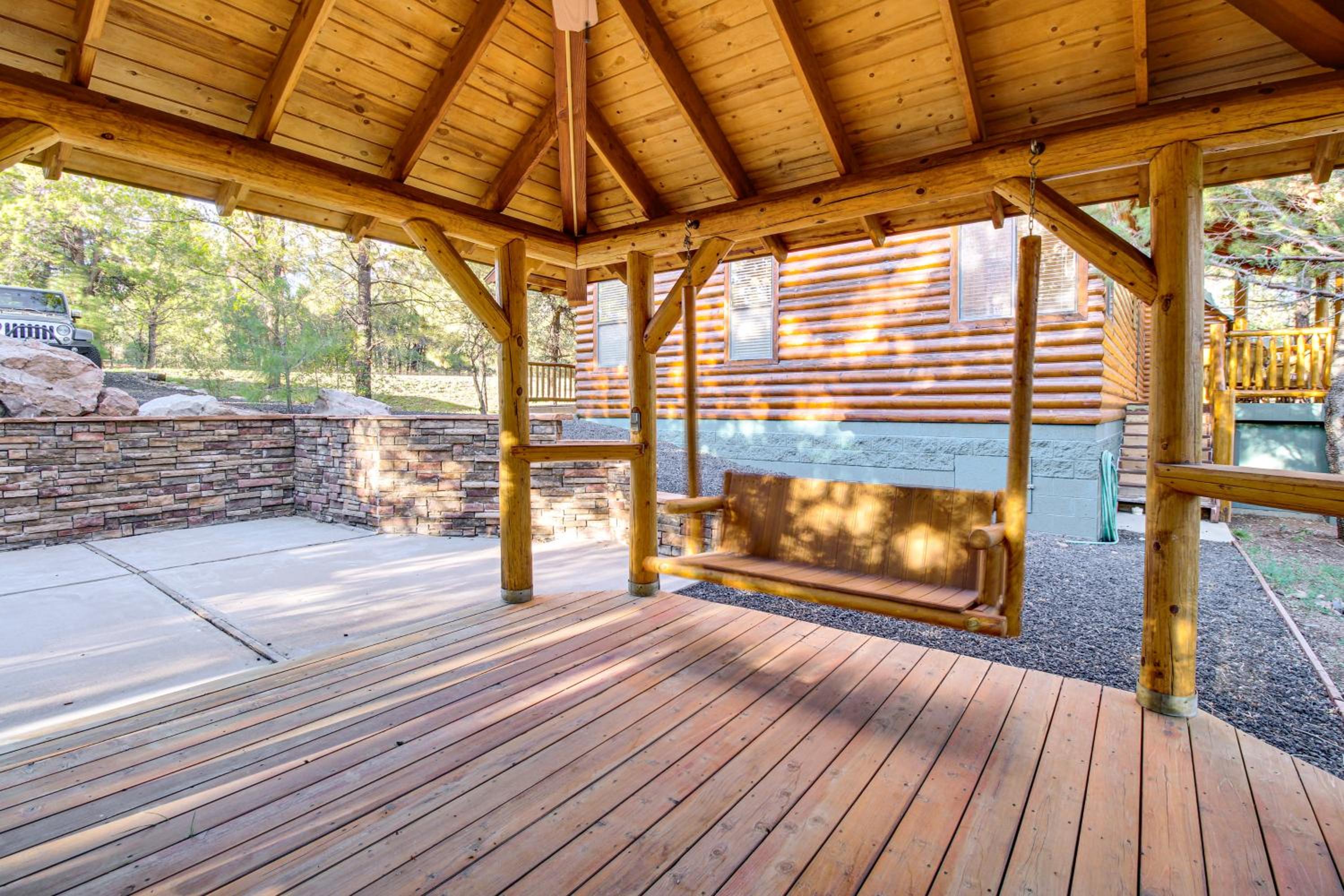 Great for Gatherings! Family Cabin in Lakeside