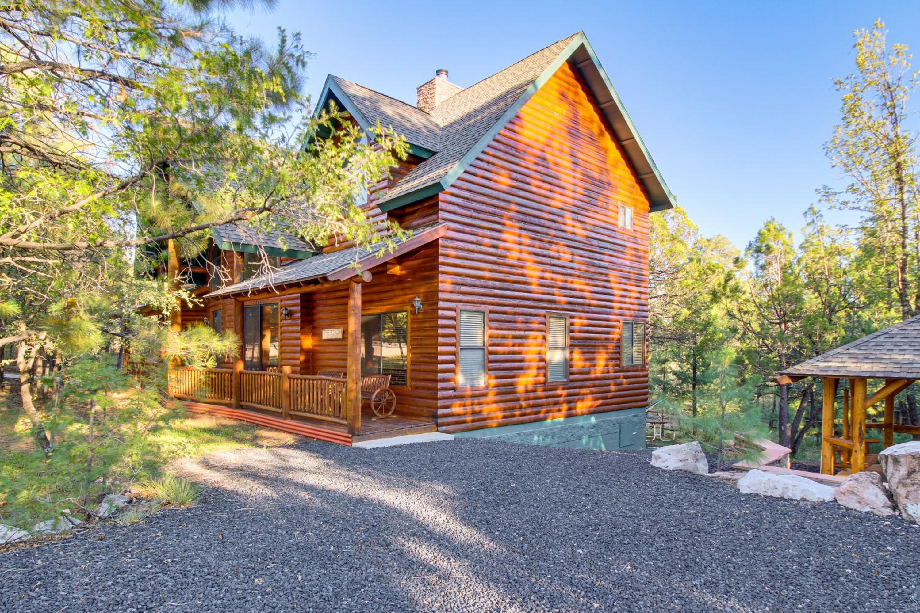 Great for Gatherings! Family Cabin in Lakeside