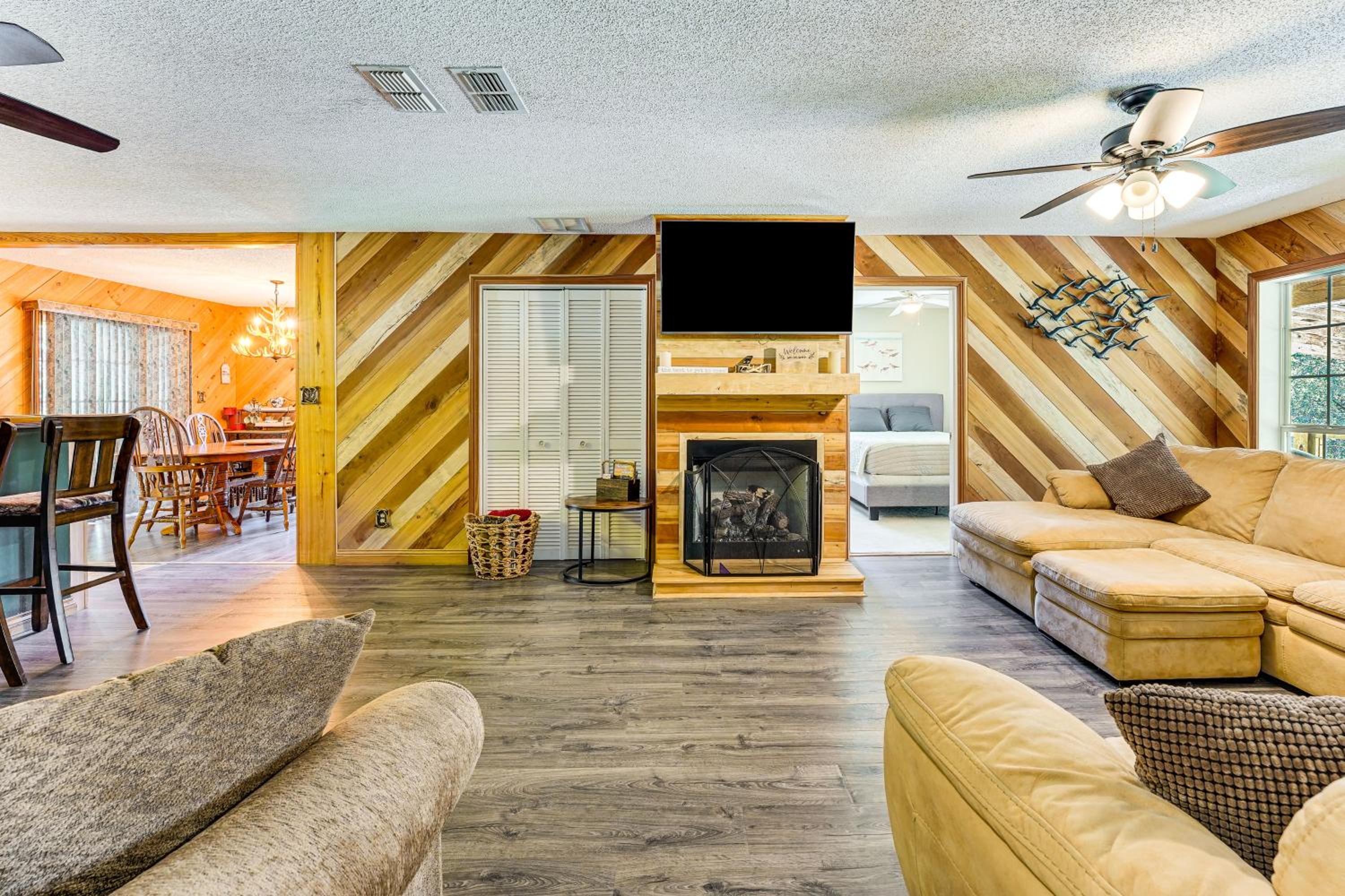 Suwannee River Retreat Pet Friendly, Private Dock