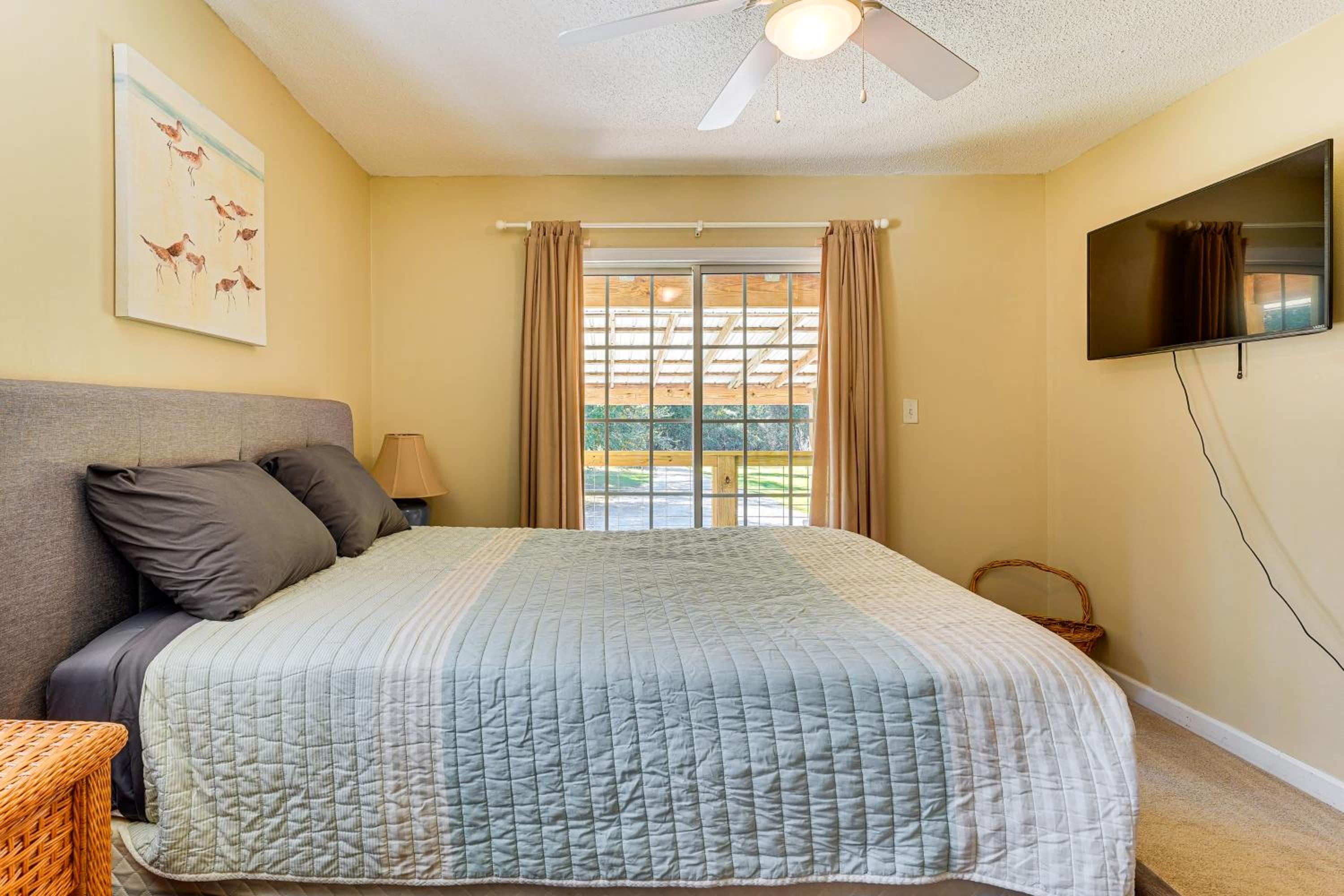 Suwannee River Retreat Pet Friendly, Private Dock