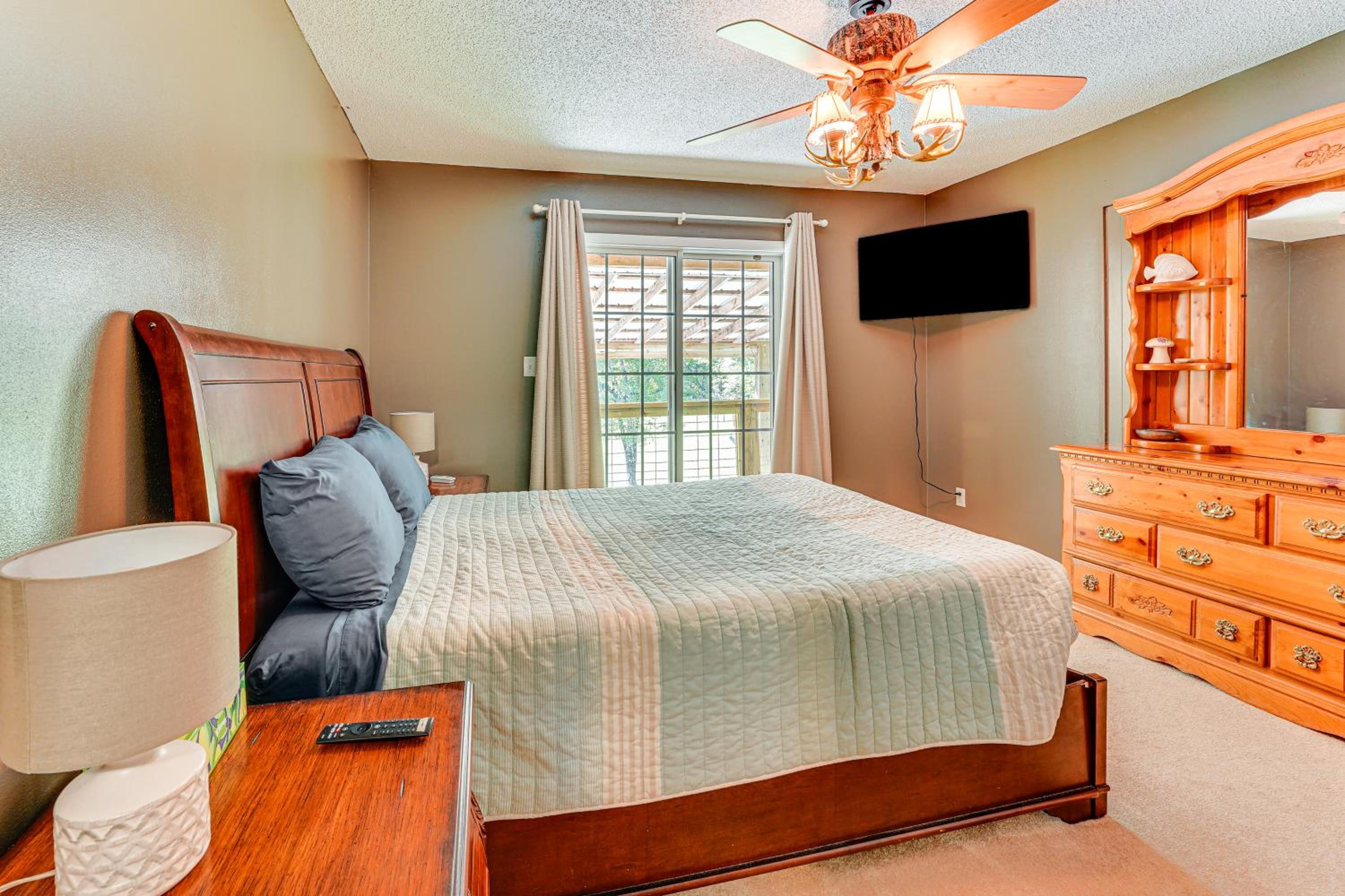 Suwannee River Retreat Pet Friendly, Private Dock