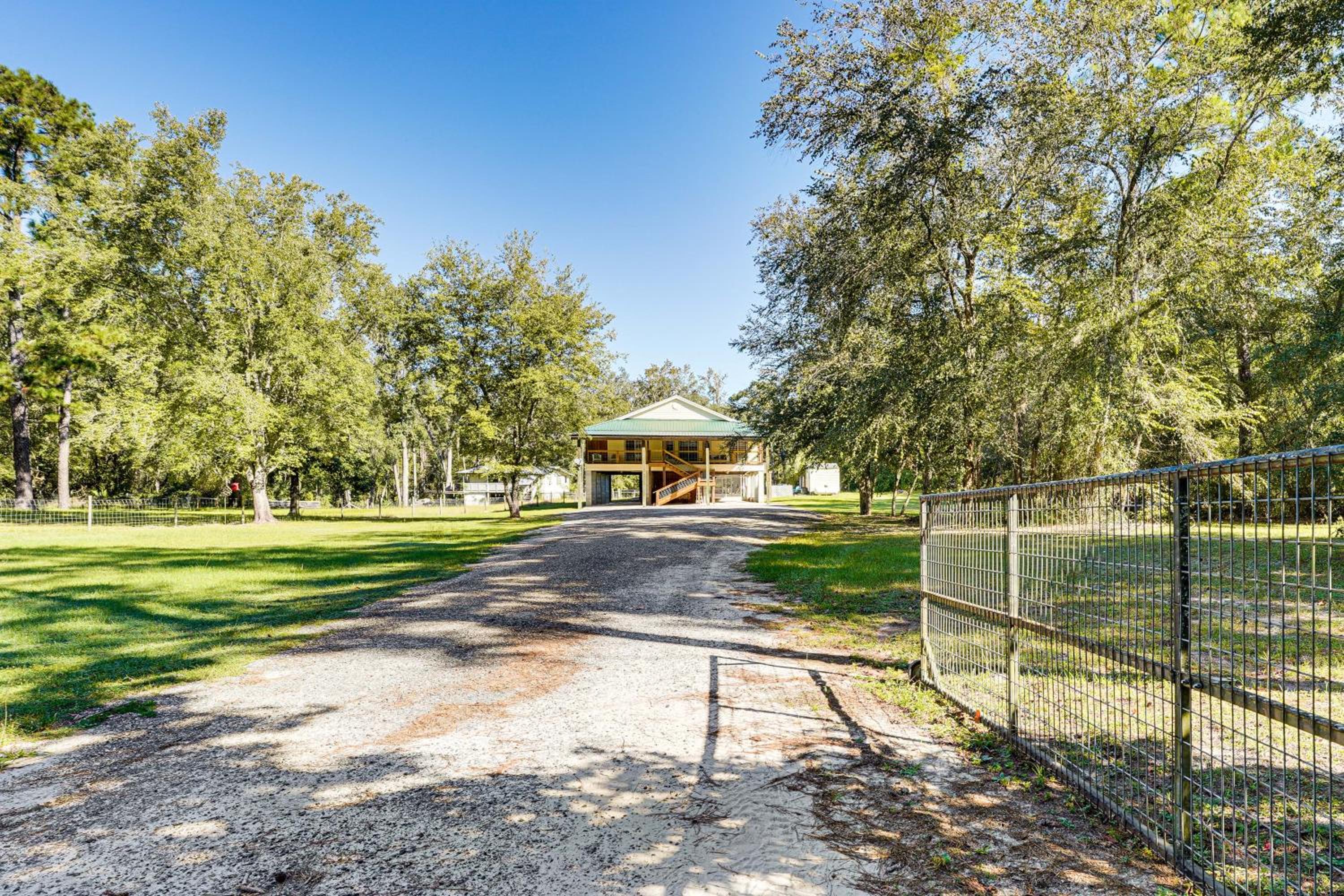 Suwannee River Retreat Pet Friendly, Private Dock