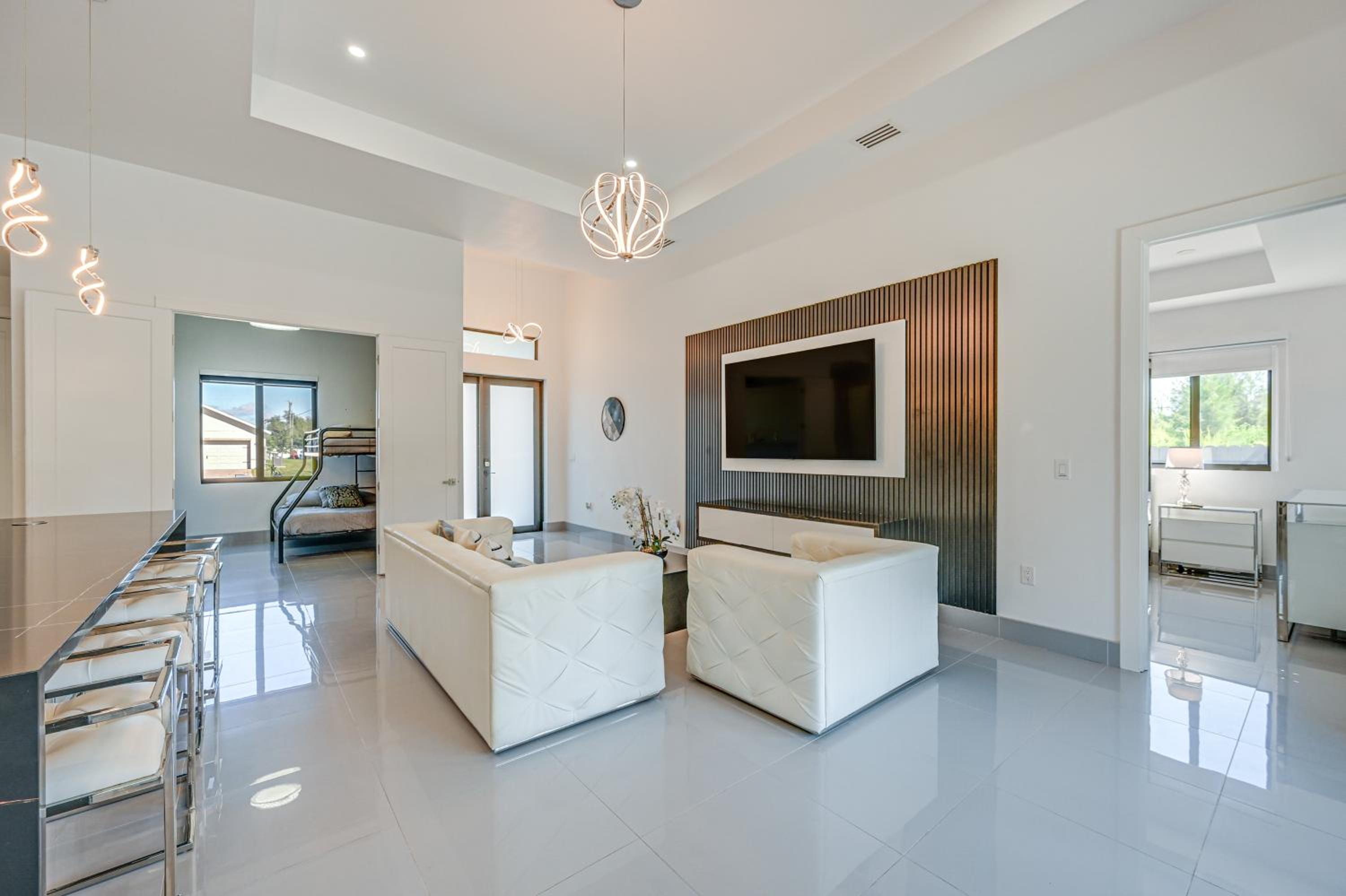 Poolside Lounge with Bar and Kitchen Cape Coral Home