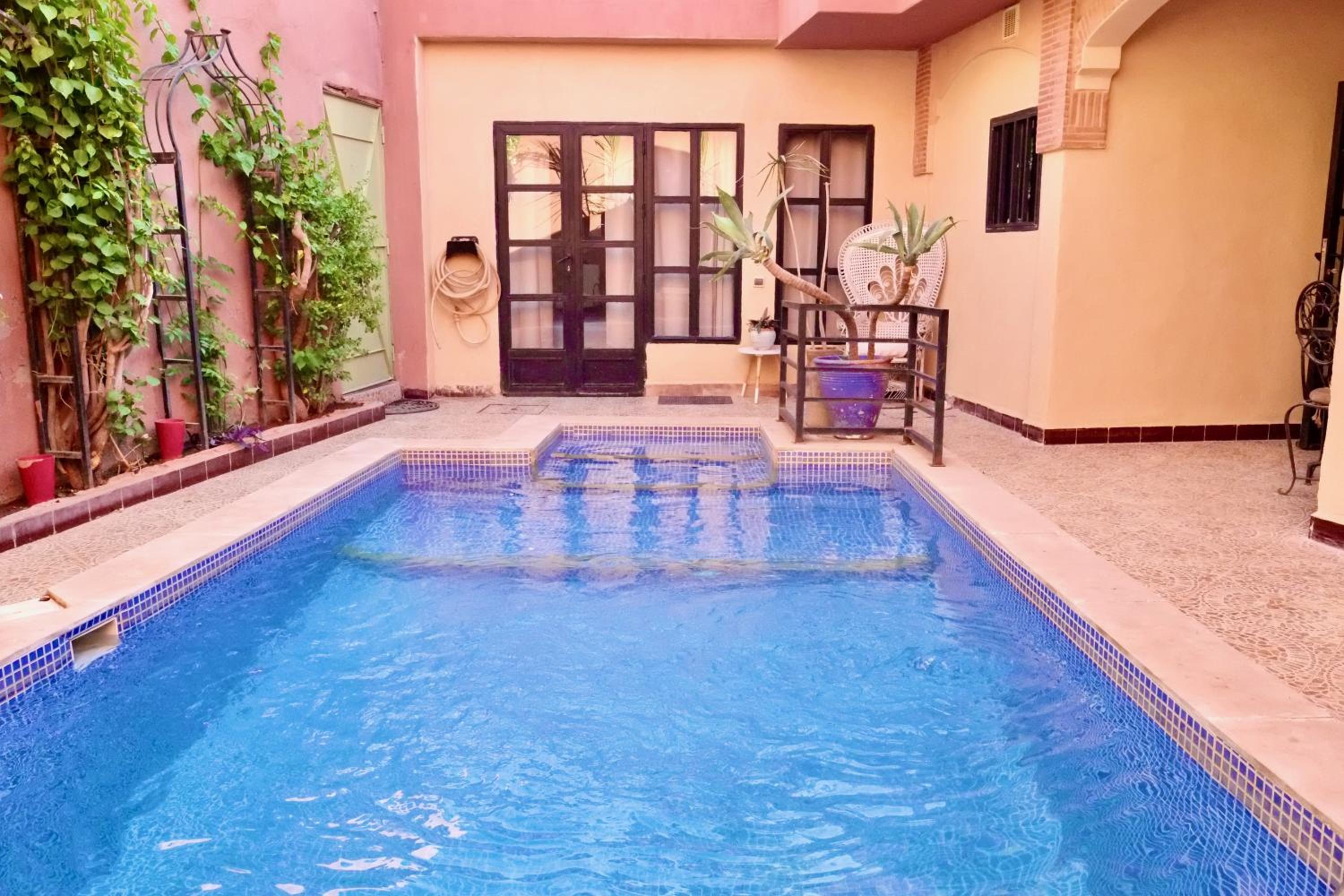 Villa with Private Pool and Garden, Fast Wi-Fi