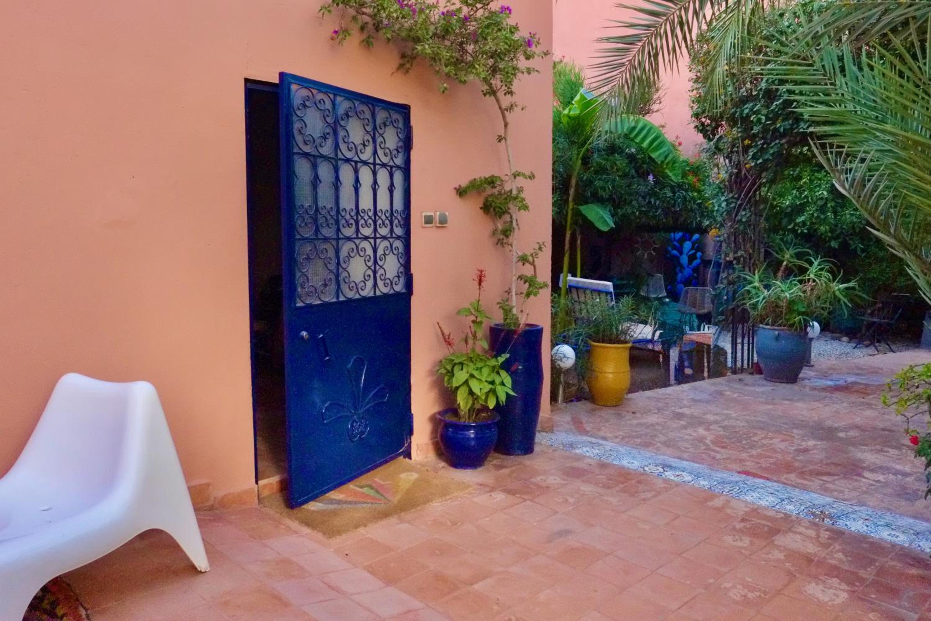Villa with Private Pool and Garden, Fast Wi-Fi