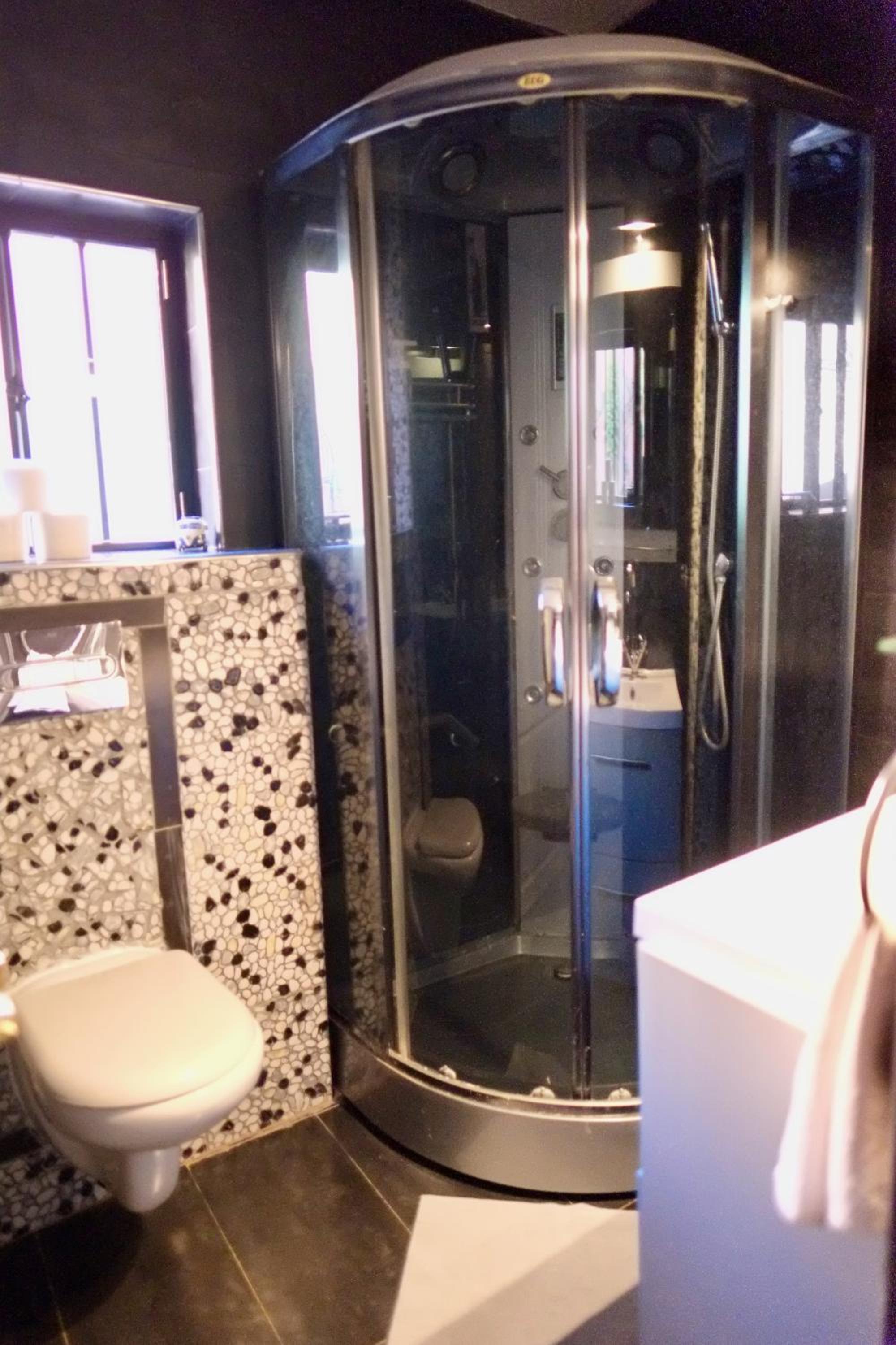 Villa with Private Pool and Garden, Fast Wi-Fi