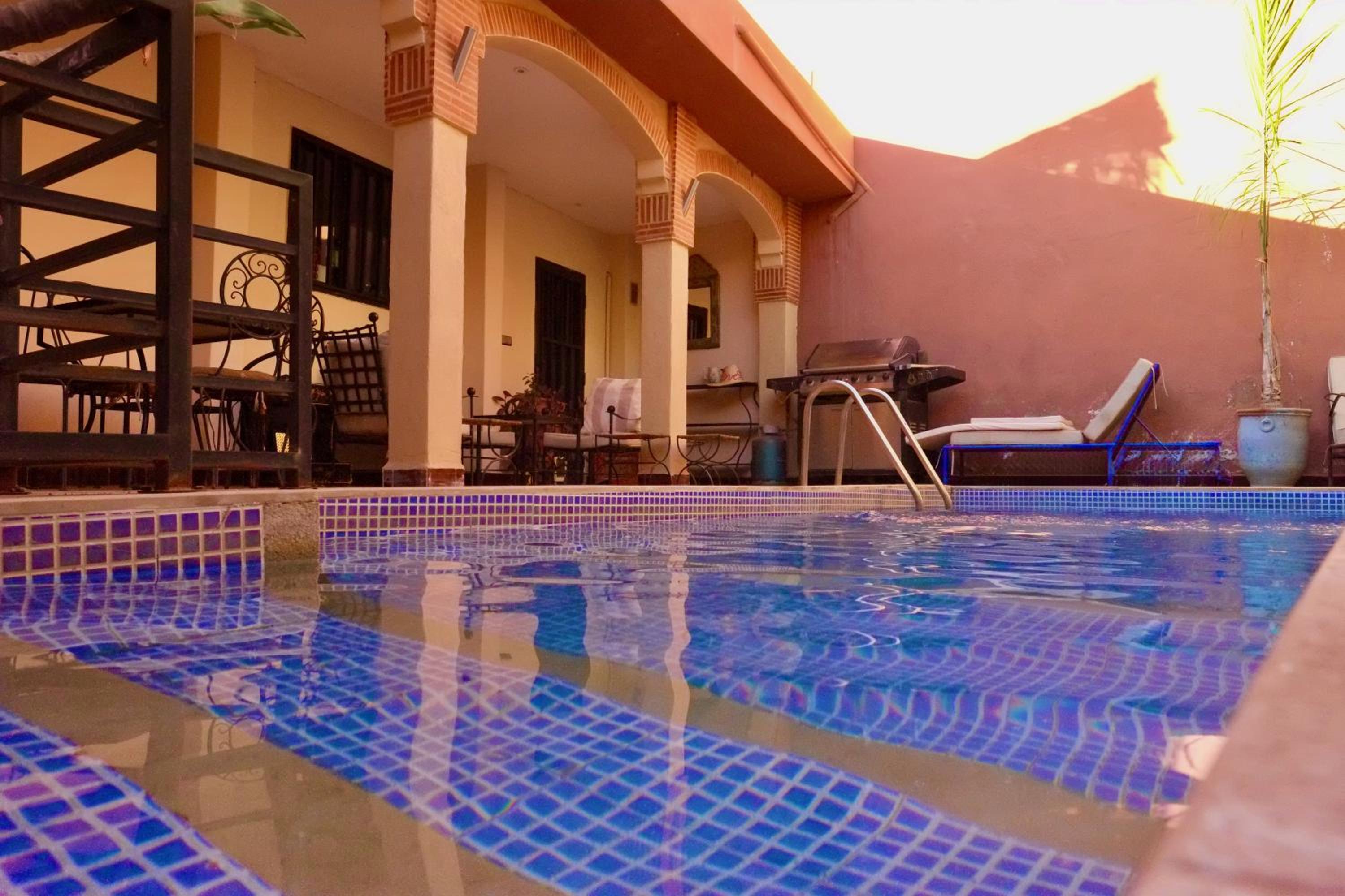 Villa with Private Pool and Garden, Fast Wi-Fi