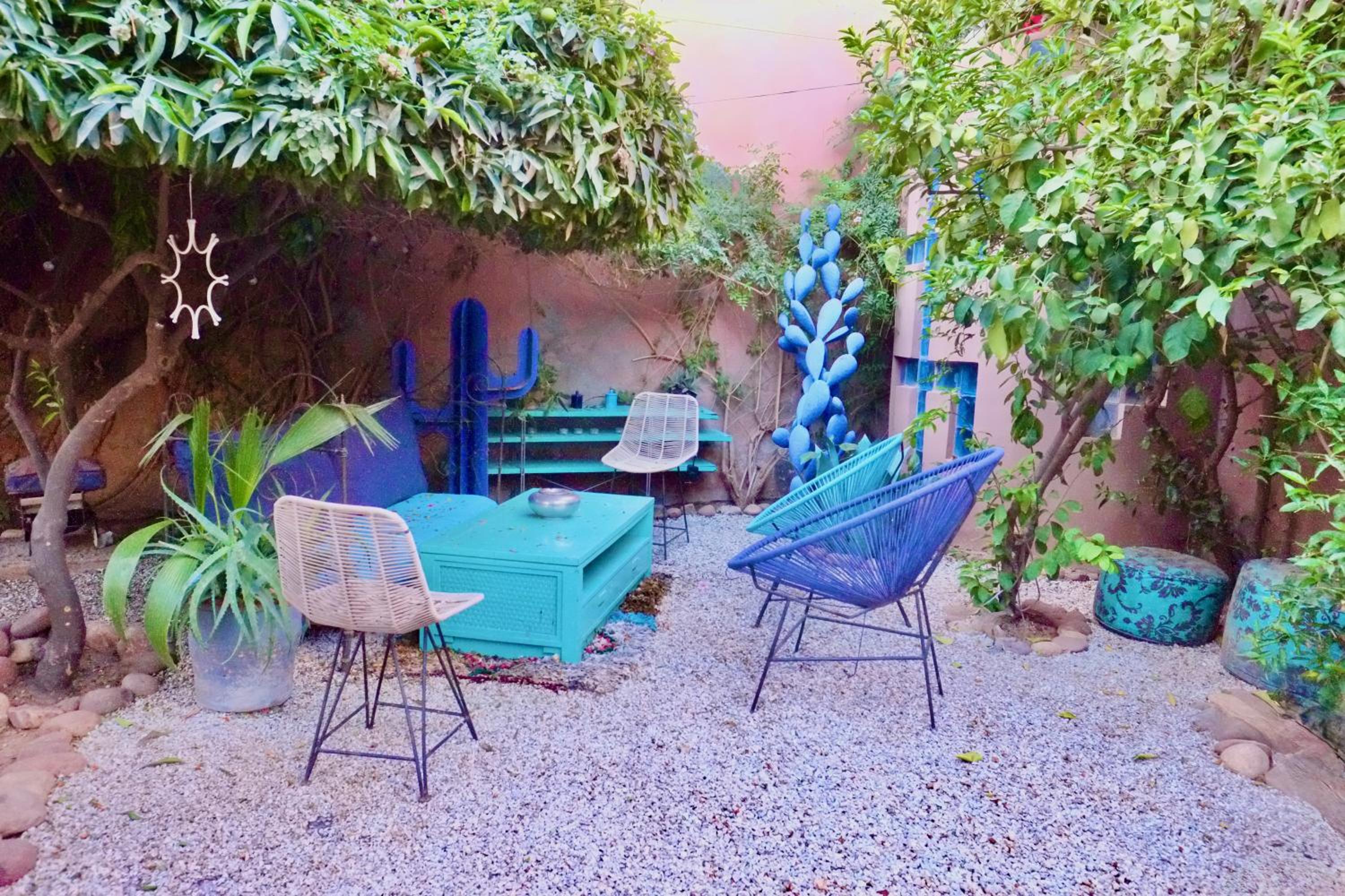 Villa with Private Pool and Garden, Fast Wi-Fi