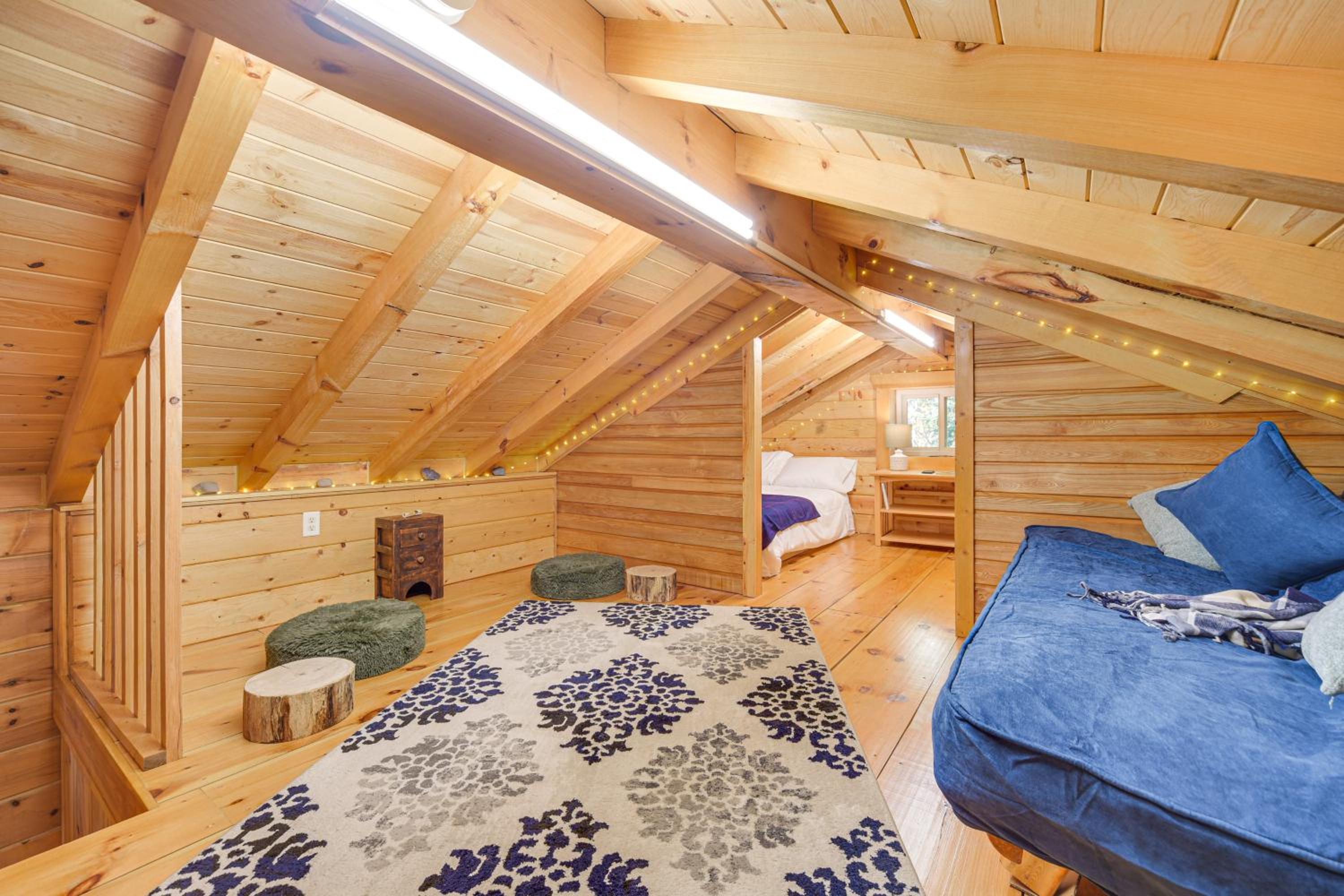 Northwoods Nature Escape! Lakefront Hayward Cabin