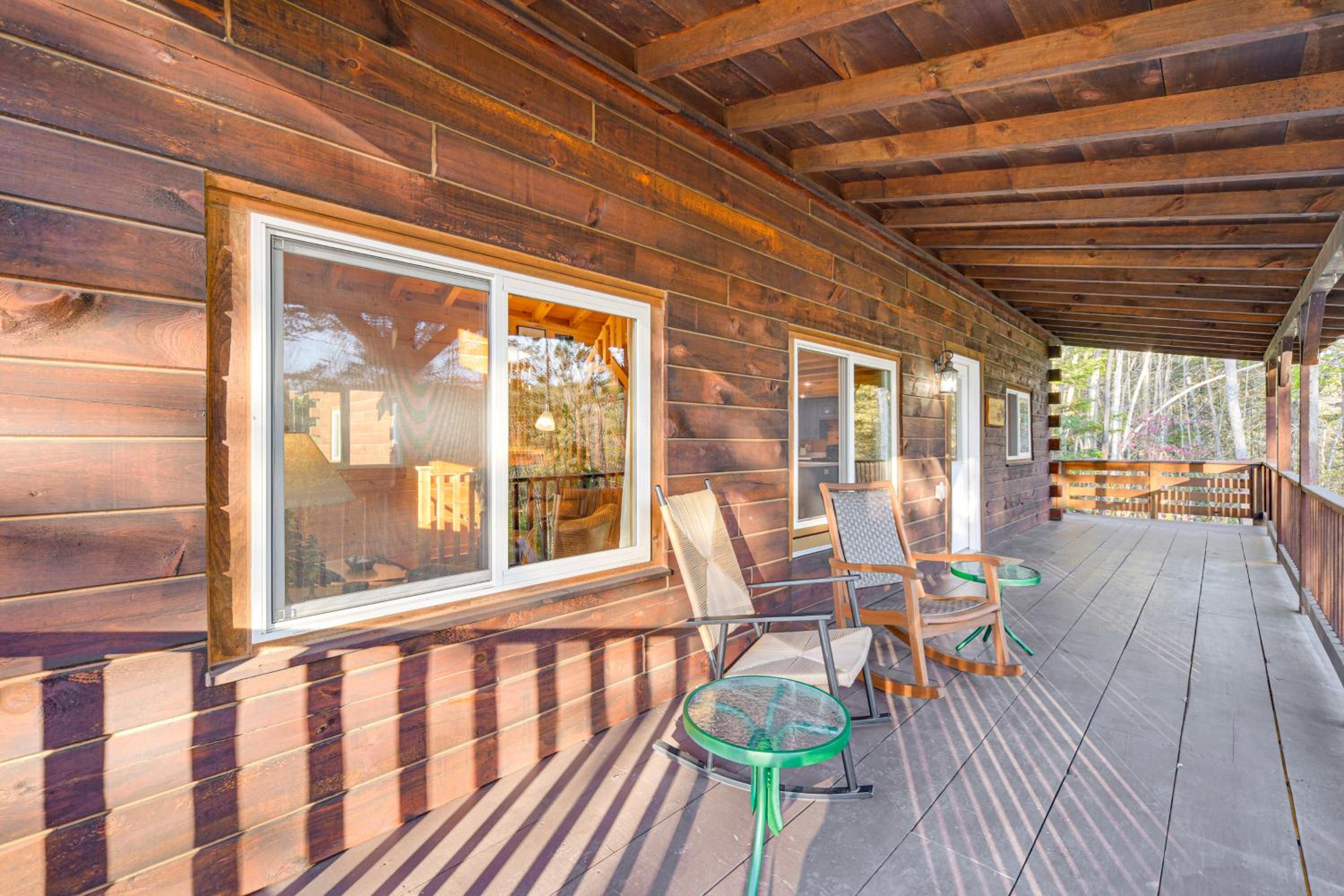 Northwoods Nature Escape! Lakefront Hayward Cabin
