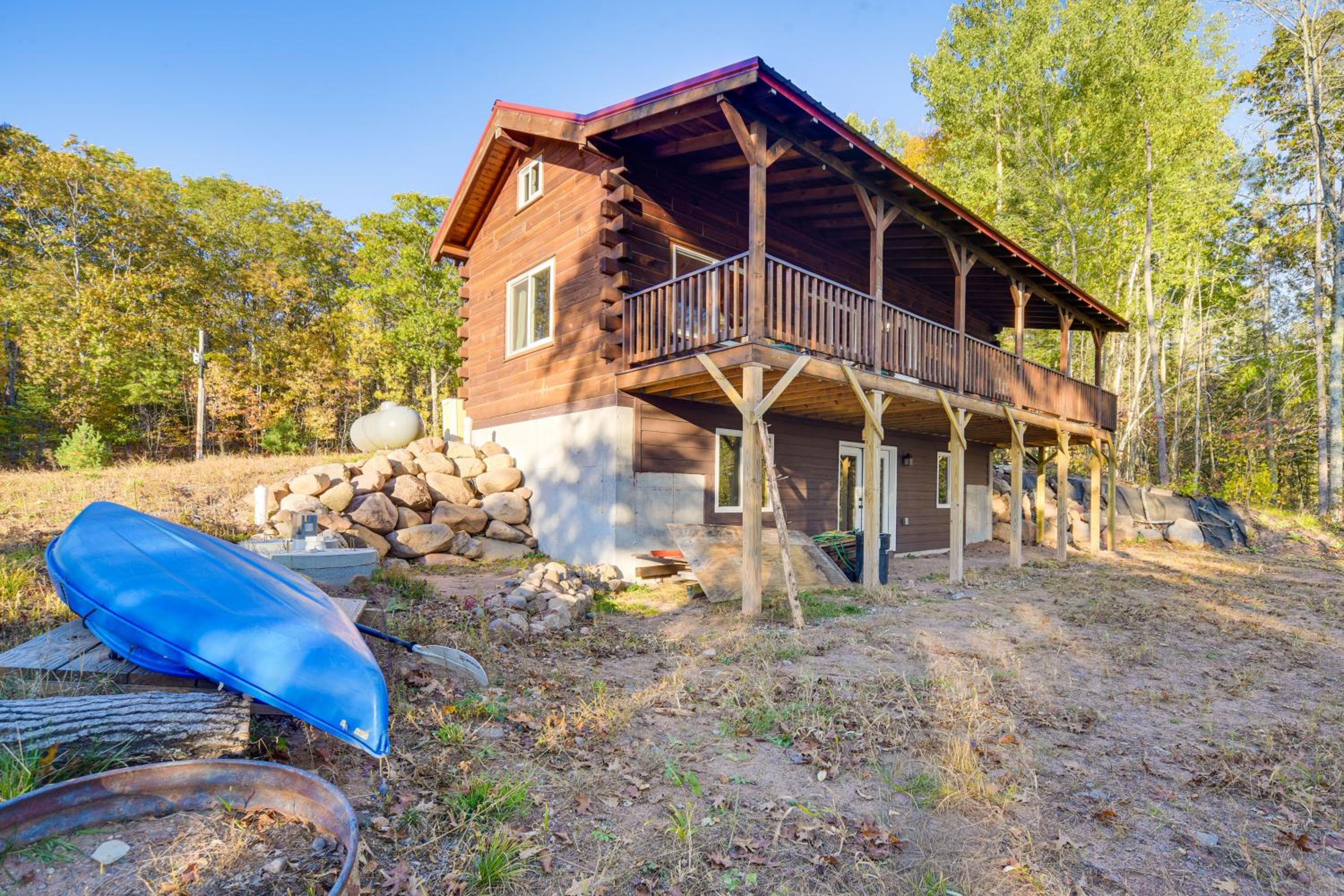 Northwoods Nature Escape! Lakefront Hayward Cabin