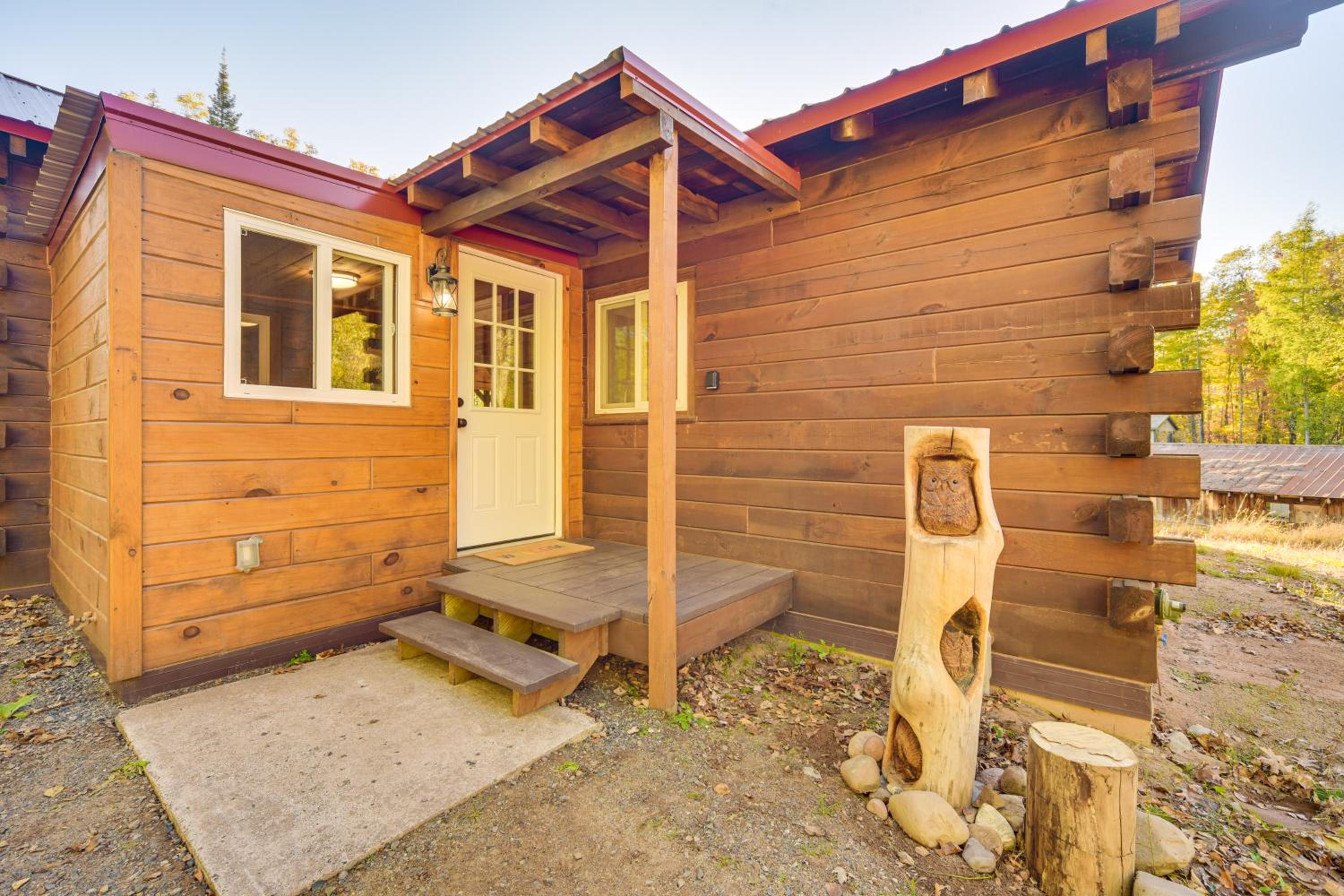 Northwoods Nature Escape! Lakefront Hayward Cabin