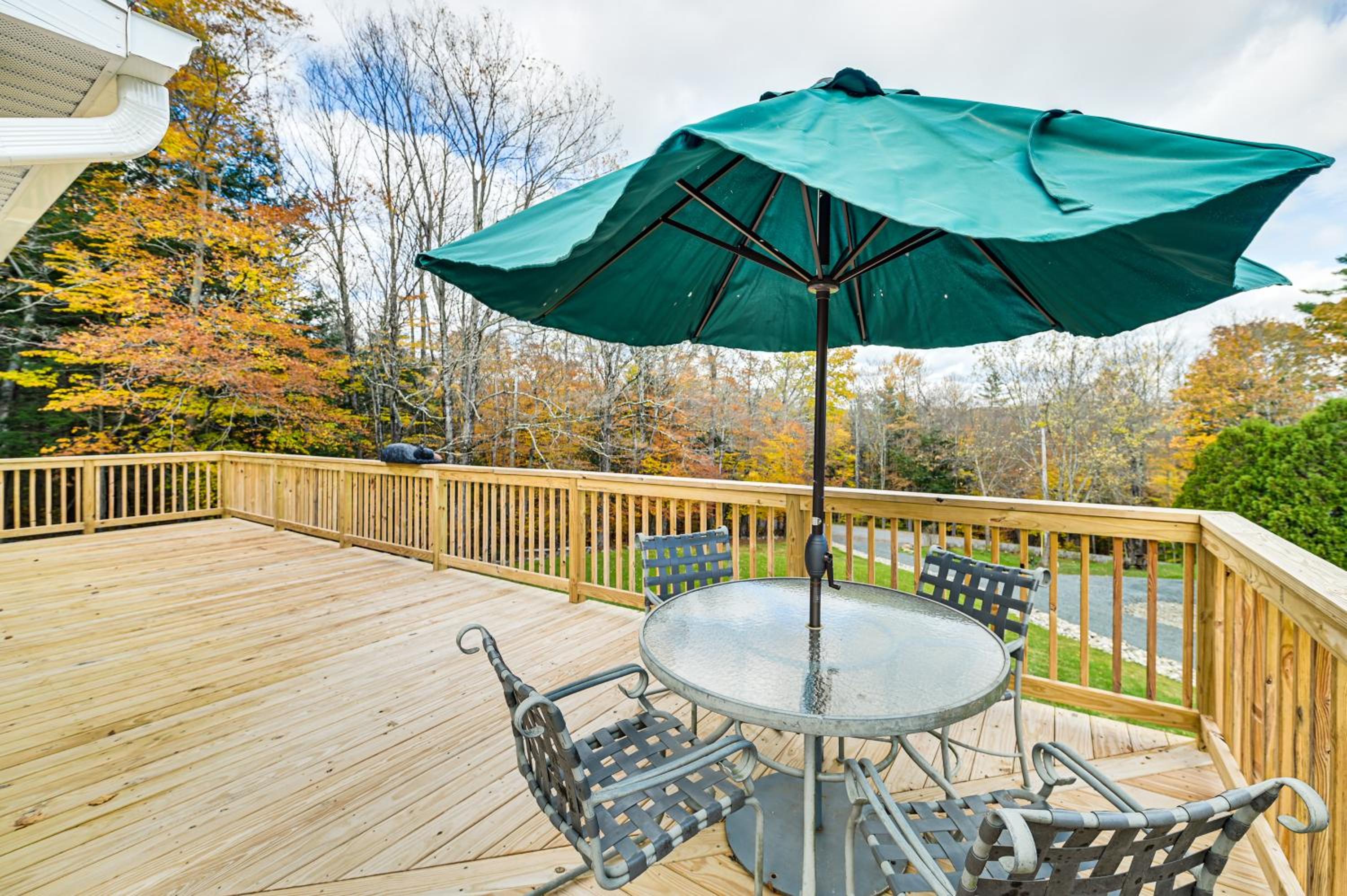 8 Mi to Jiminy Peak Resort Mtn-View Home with Deck