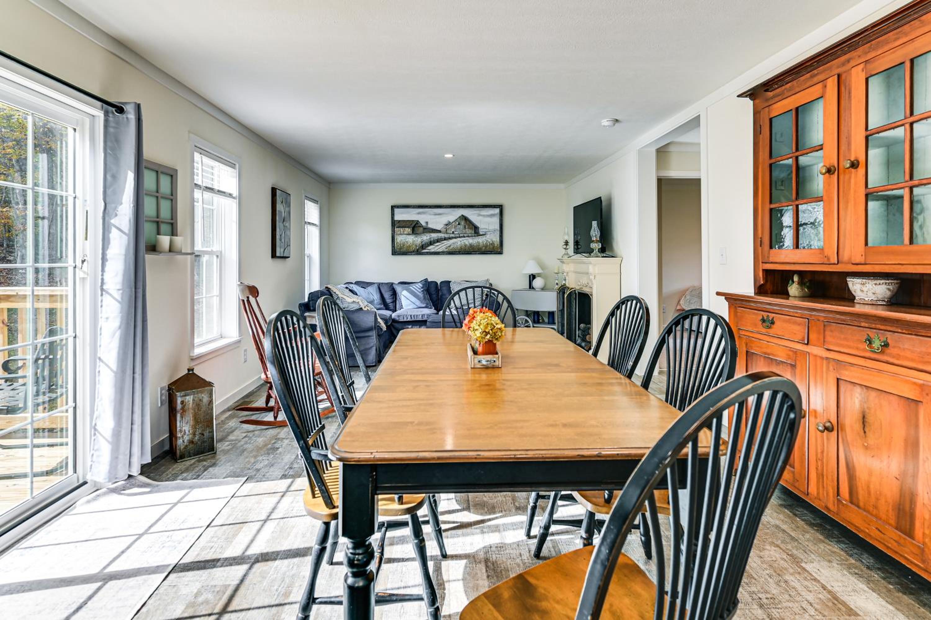 8 Mi to Jiminy Peak Resort Mtn-View Home with Deck