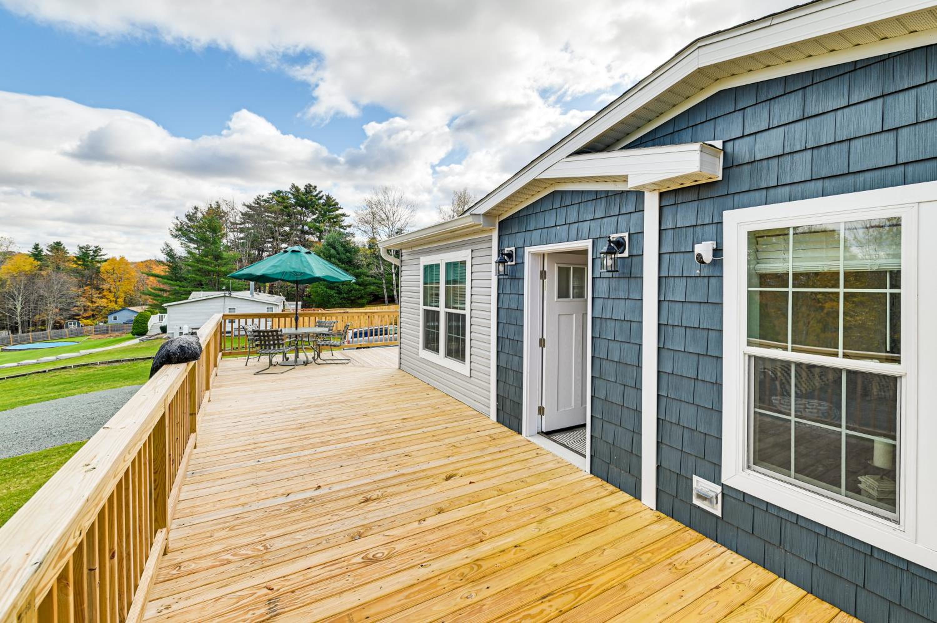 8 Mi to Jiminy Peak Resort Mtn-View Home with Deck