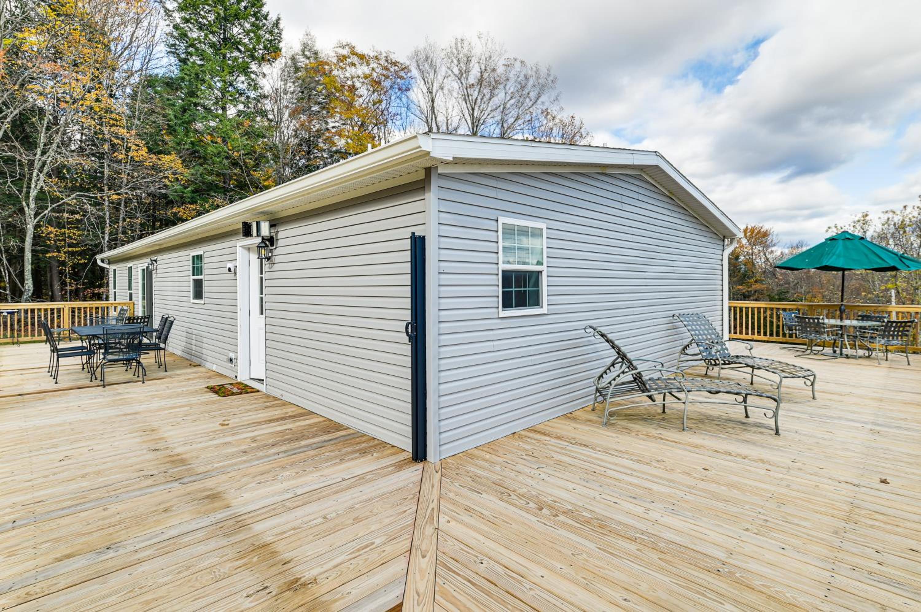 8 Mi to Jiminy Peak Resort Mtn-View Home with Deck