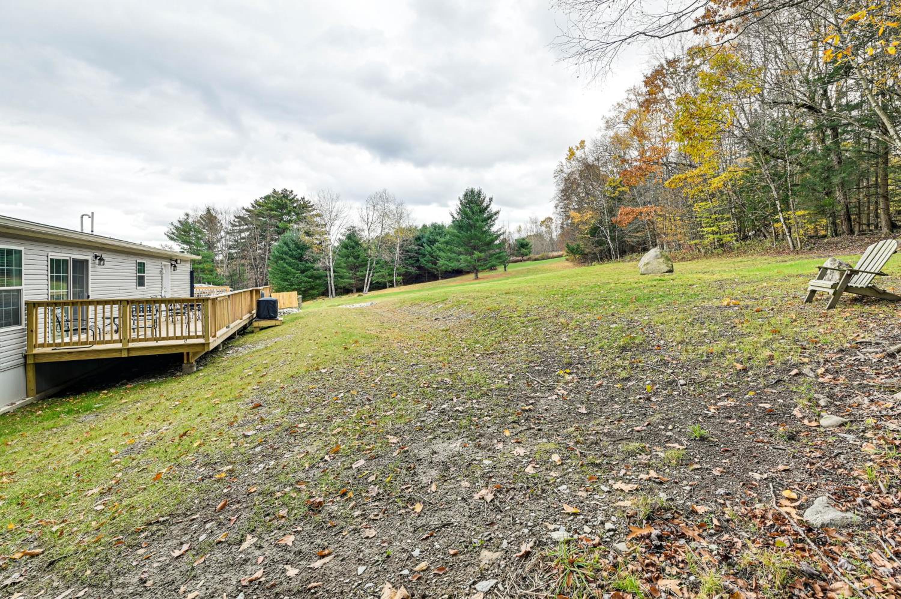 8 Mi to Jiminy Peak Resort Mtn-View Home with Deck