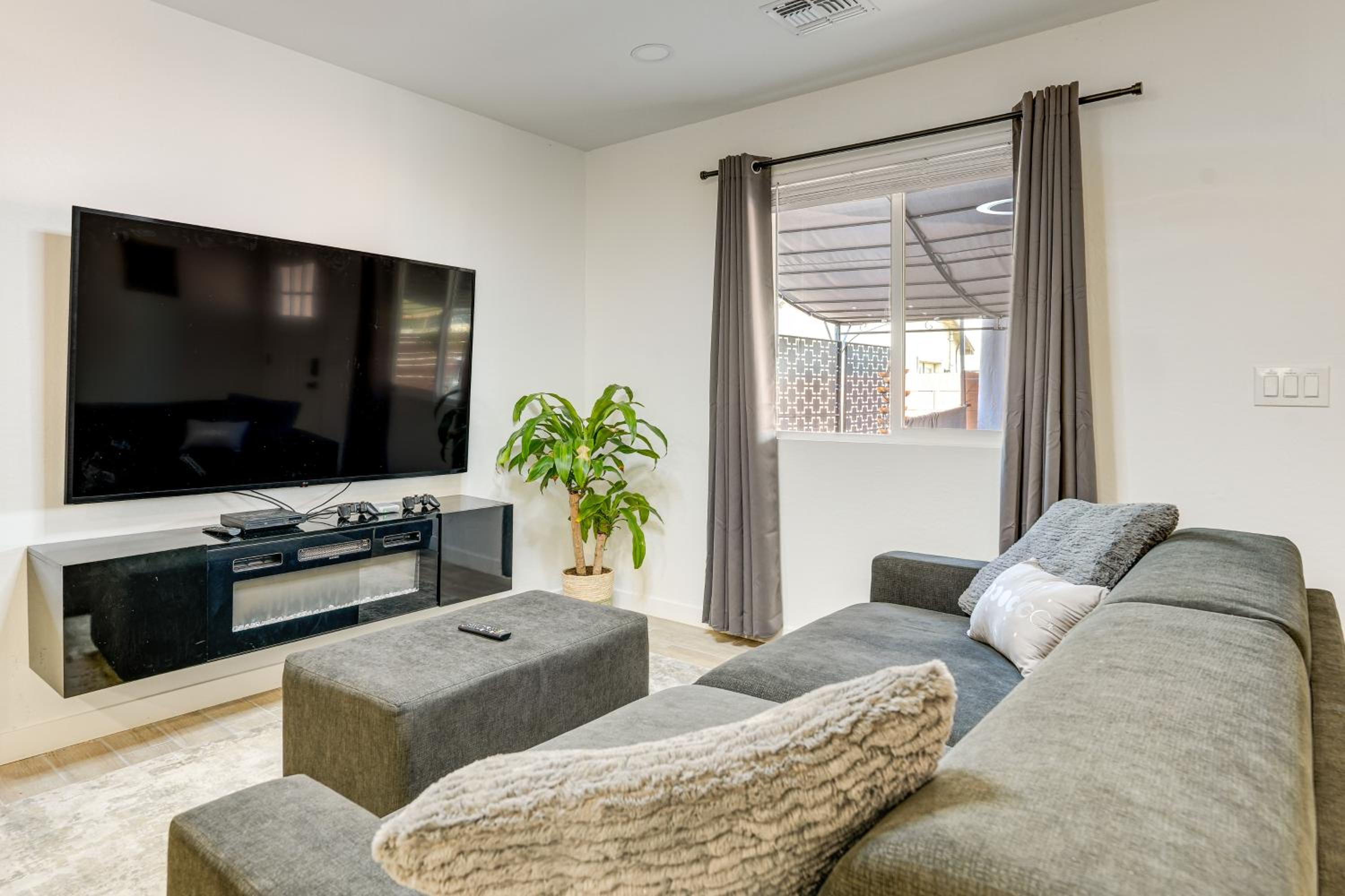 Hike, Golf and Explore Pet-Friendly Phoenix Casita!