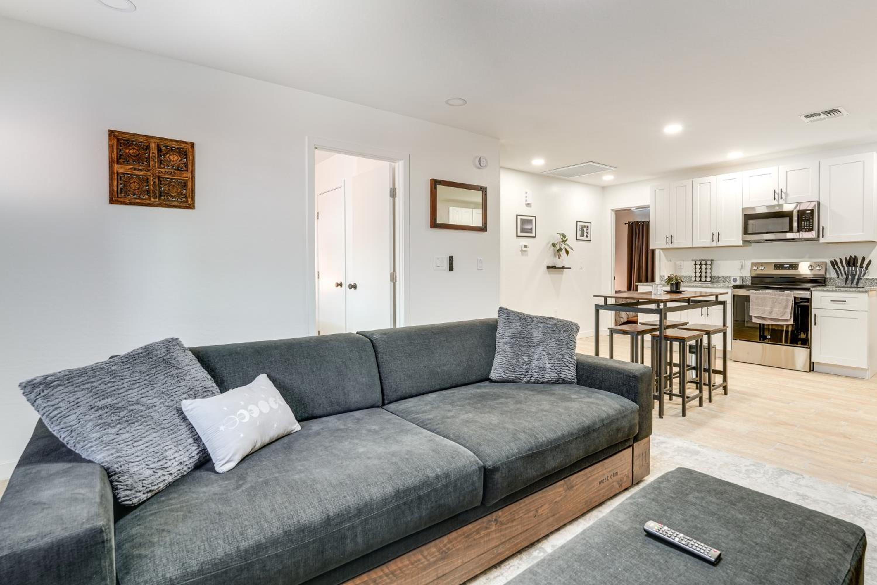 Hike, Golf and Explore Pet-Friendly Phoenix Casita!