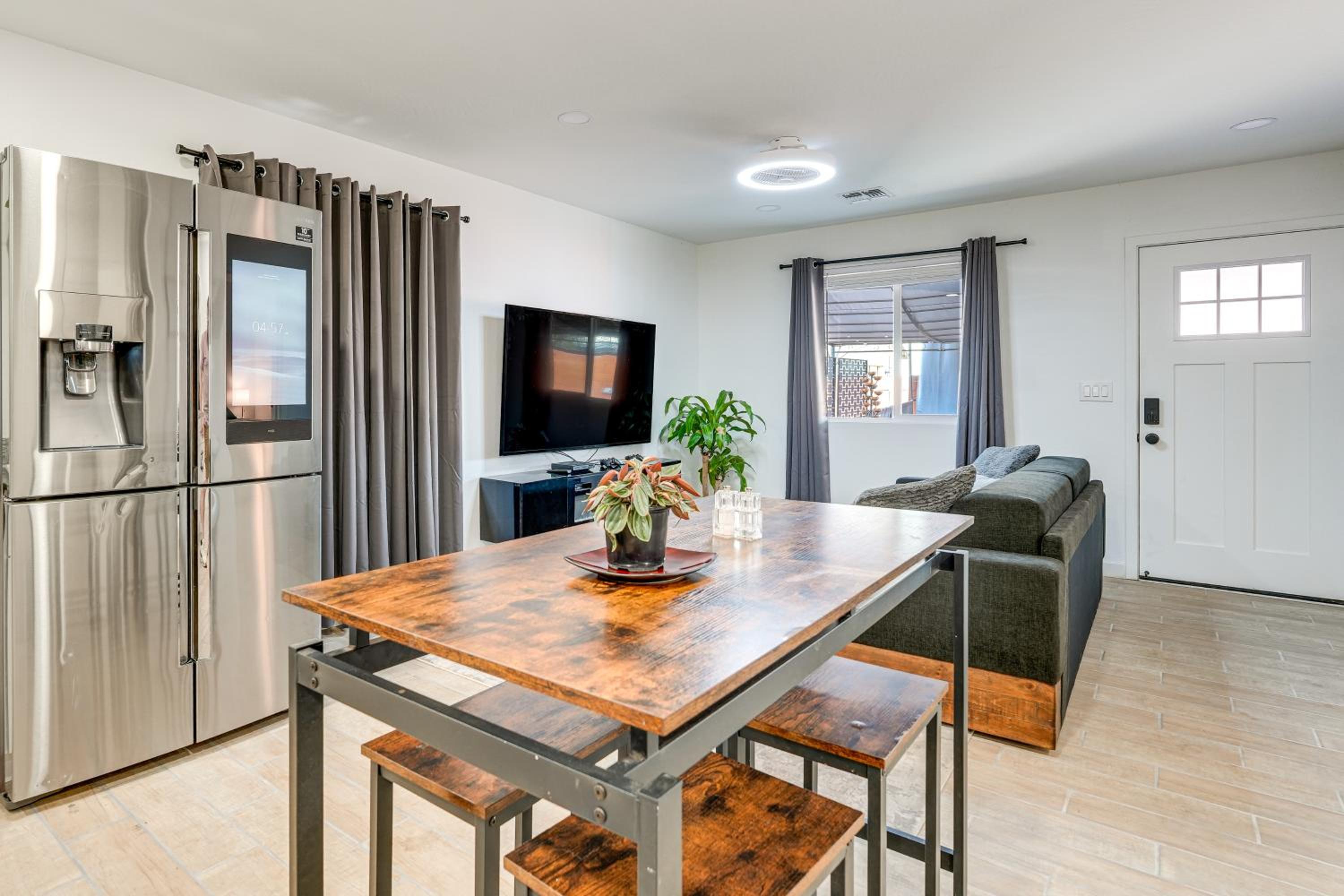 Hike, Golf and Explore Pet-Friendly Phoenix Casita!