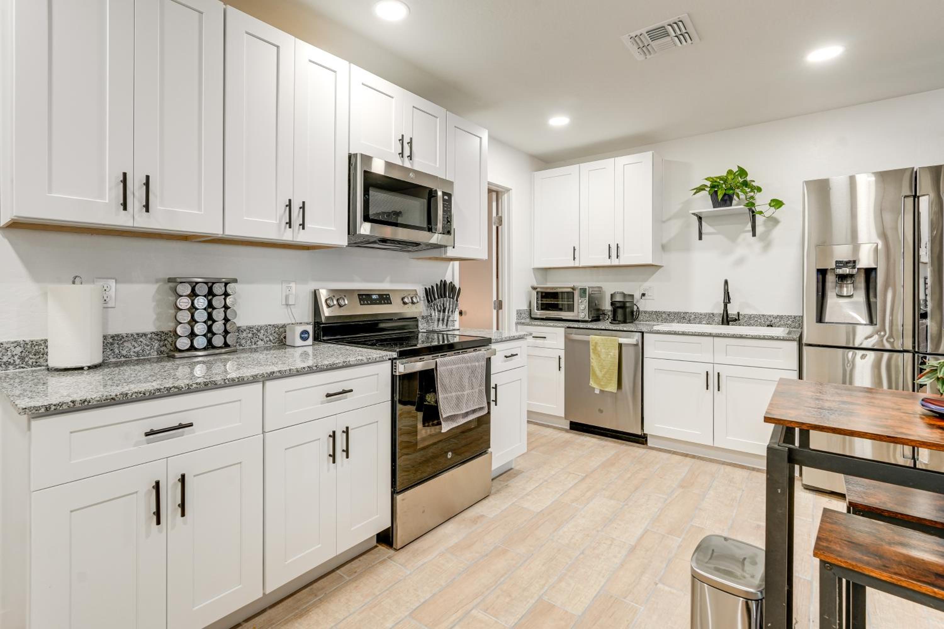 Hike, Golf and Explore Pet-Friendly Phoenix Casita!