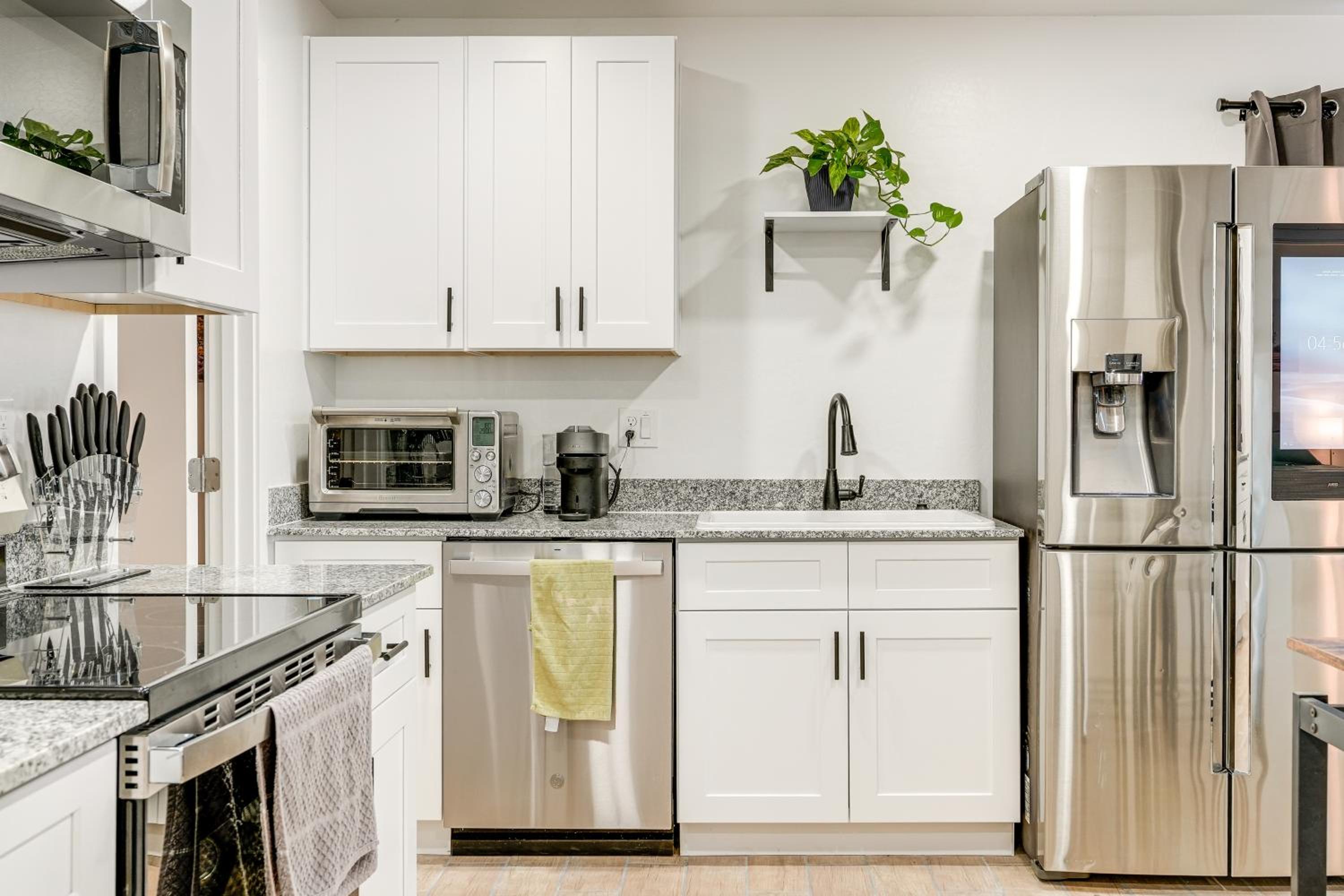 Hike, Golf and Explore Pet-Friendly Phoenix Casita!