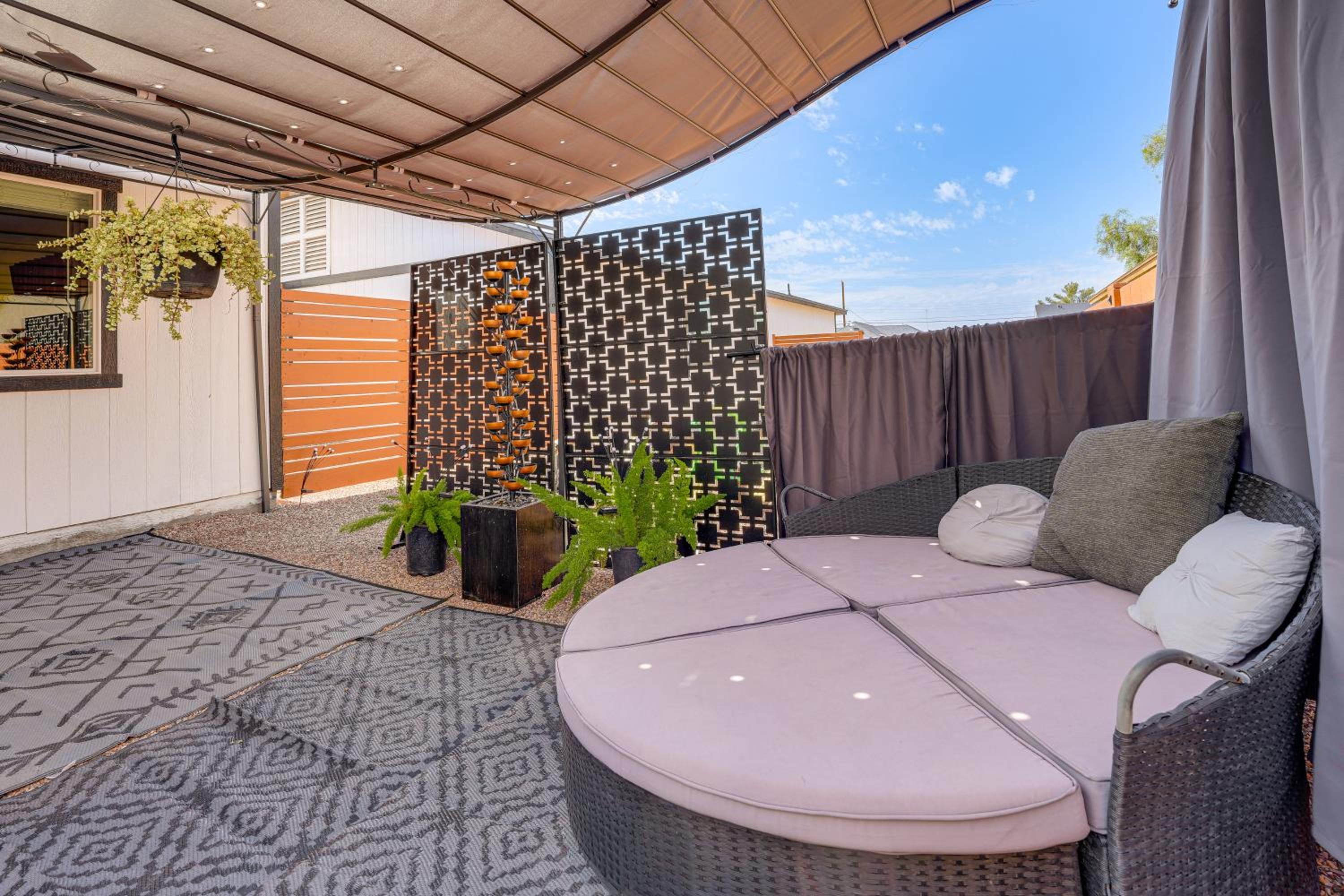 Hike, Golf and Explore Pet-Friendly Phoenix Casita!