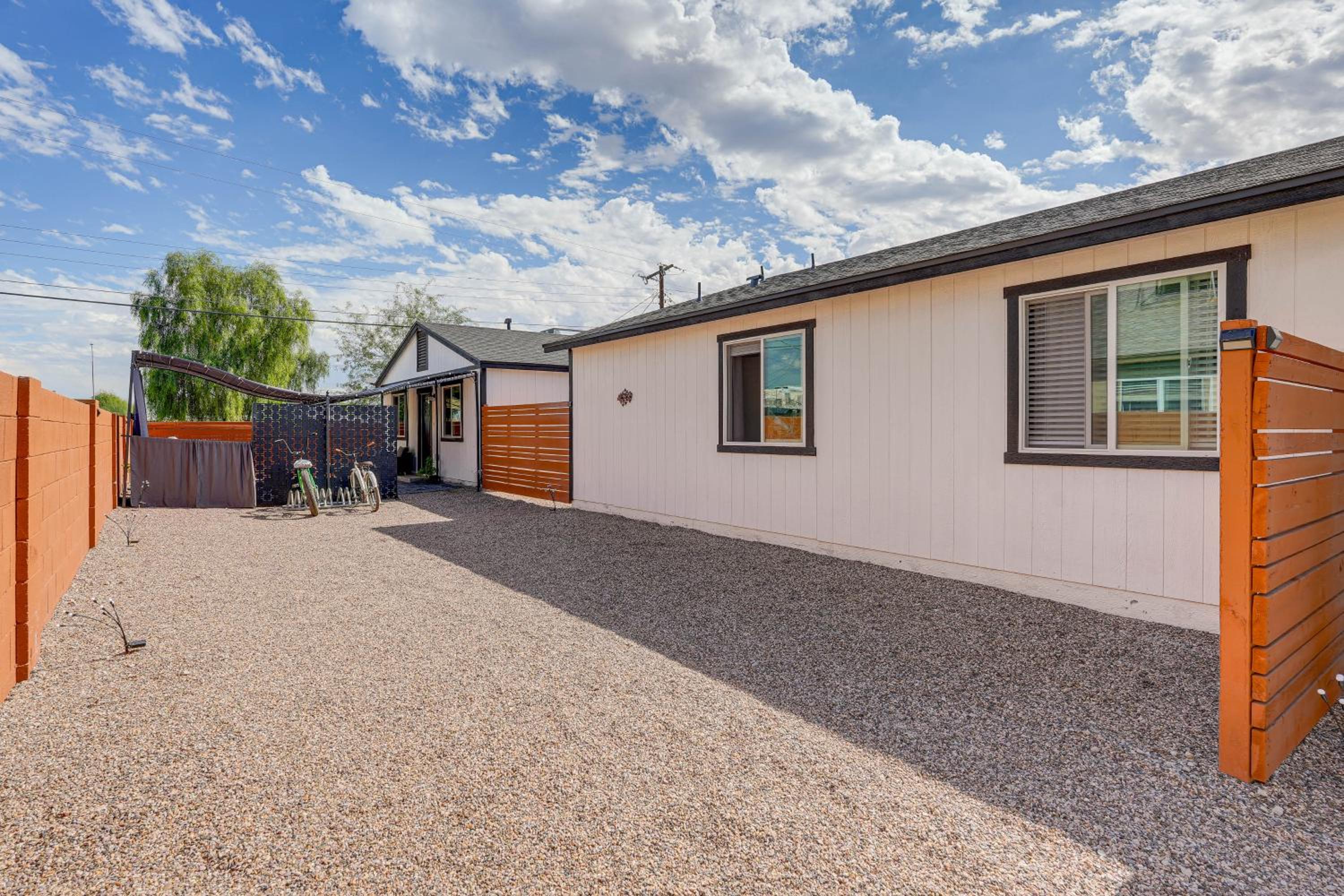 Hike, Golf and Explore Pet-Friendly Phoenix Casita!